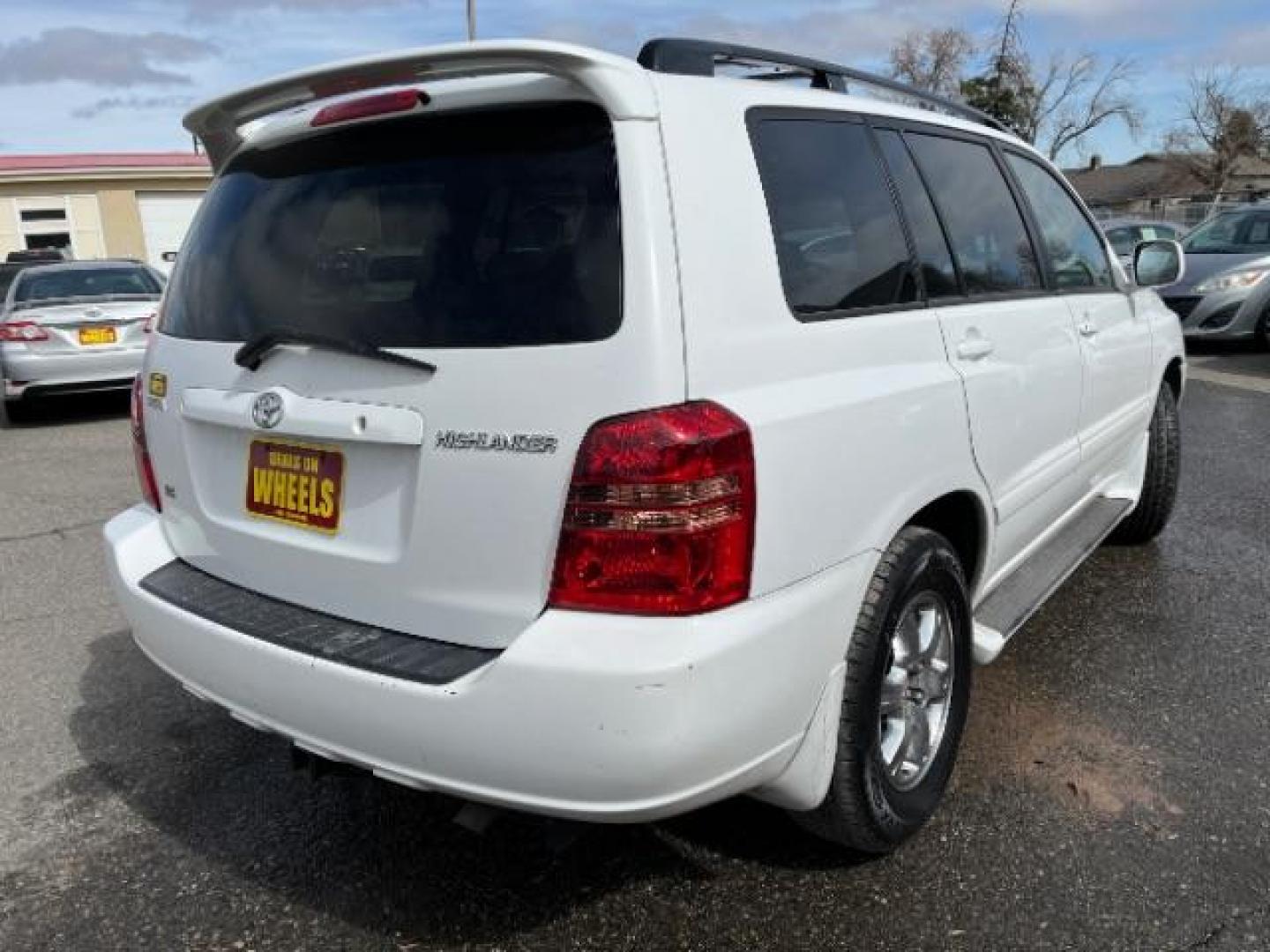 2002 Sundown Red Pearl Toyota Highlander Limited V6 2WD (JTEGF21A220) with an 3.0L V6 DOHC 24V engine, 4-Speed Automatic transmission, located at 1821 N Montana Ave., Helena, MT, 59601, (406) 422-1031, 0.000000, 0.000000 - Photo#2