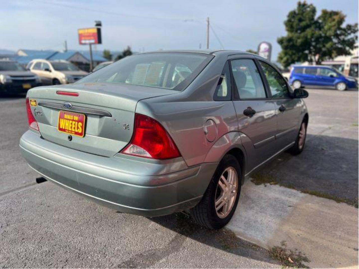 2003 Ford Focus SE (1FAHP34P03W) with an 2.0L L4 SOHC 8V engine, located at 601 E. Idaho St., Kalispell, MT, 59901, 0.000000, 0.000000 - Photo#4