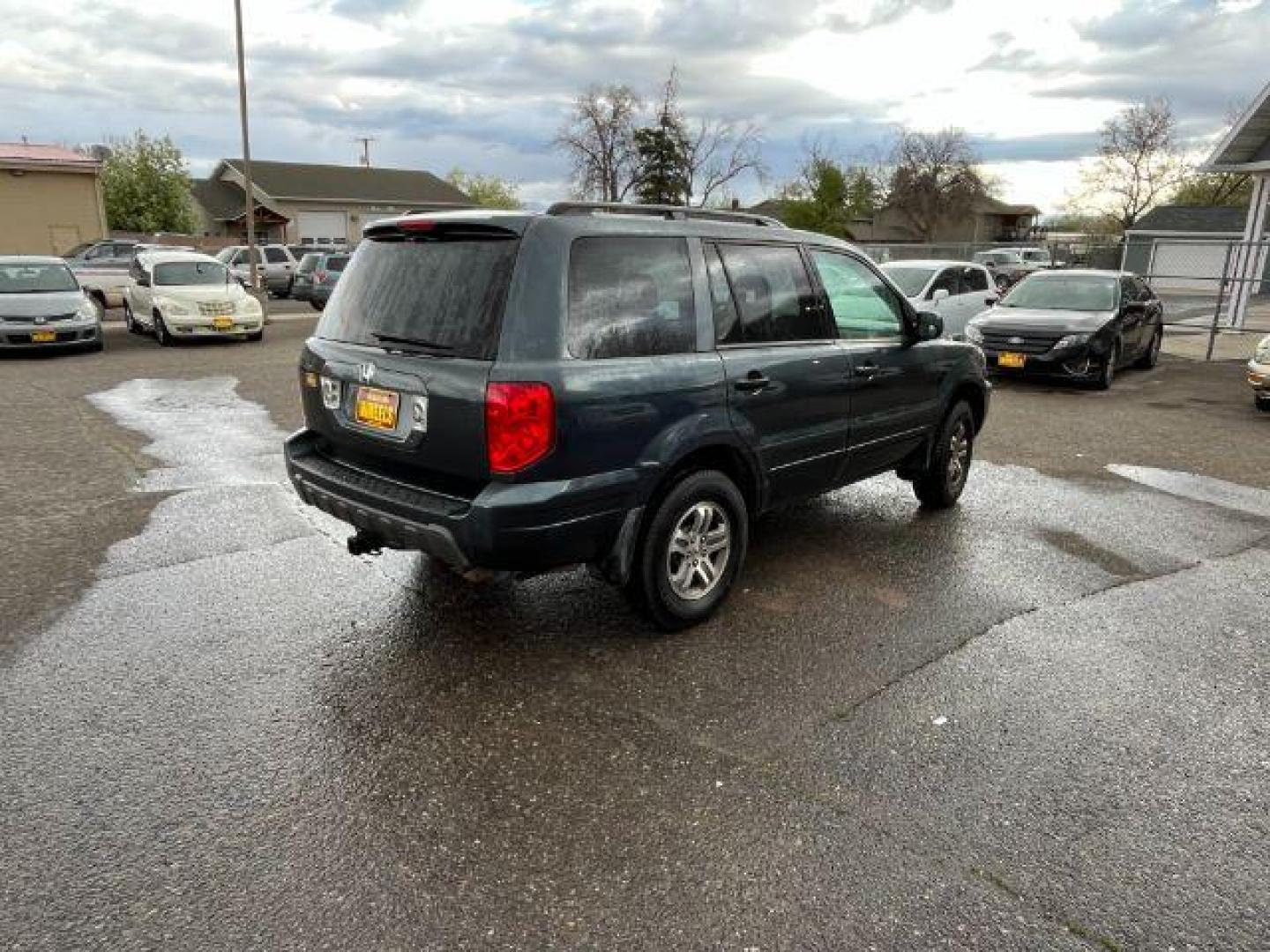 2004 Honda Pilot EX w/ Leather (2HKYF18584H) with an 3.5L V6 SOHC 24V engine, 5-Speed Automatic transmission, located at 1821 N Montana Ave., Helena, MT, 59601, (406) 422-1031, 0.000000, 0.000000 - Photo#3