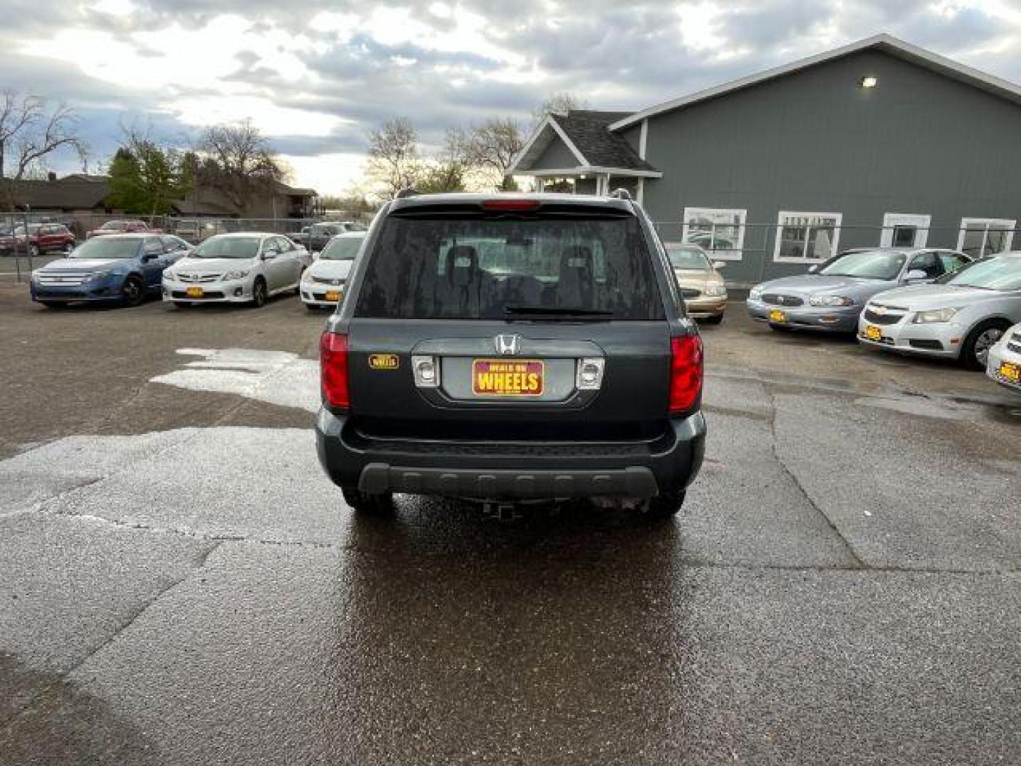 2004 Honda Pilot EX w/ Leather (2HKYF18584H) with an 3.5L V6 SOHC 24V engine, 5-Speed Automatic transmission, located at 1821 N Montana Ave., Helena, MT, 59601, (406) 422-1031, 0.000000, 0.000000 - Photo#4