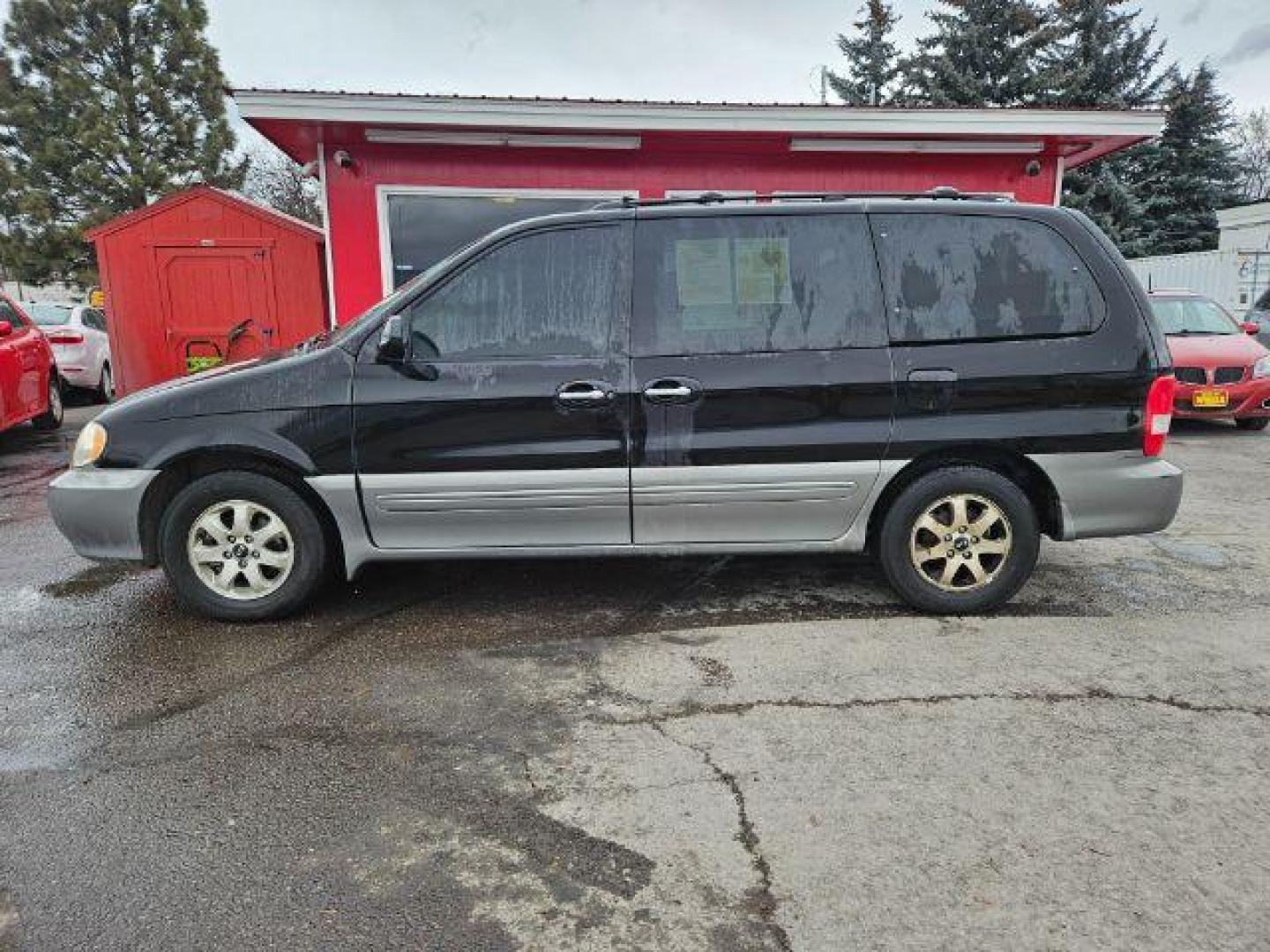 2004 Kia Sedona LX (KNDUP131046) with an 3.5L V6 DOHC 16V engine, 5-Speed Automatic transmission, located at 601 E. Idaho St., Kalispell, MT, 59901, 0.000000, 0.000000 - Photo#1