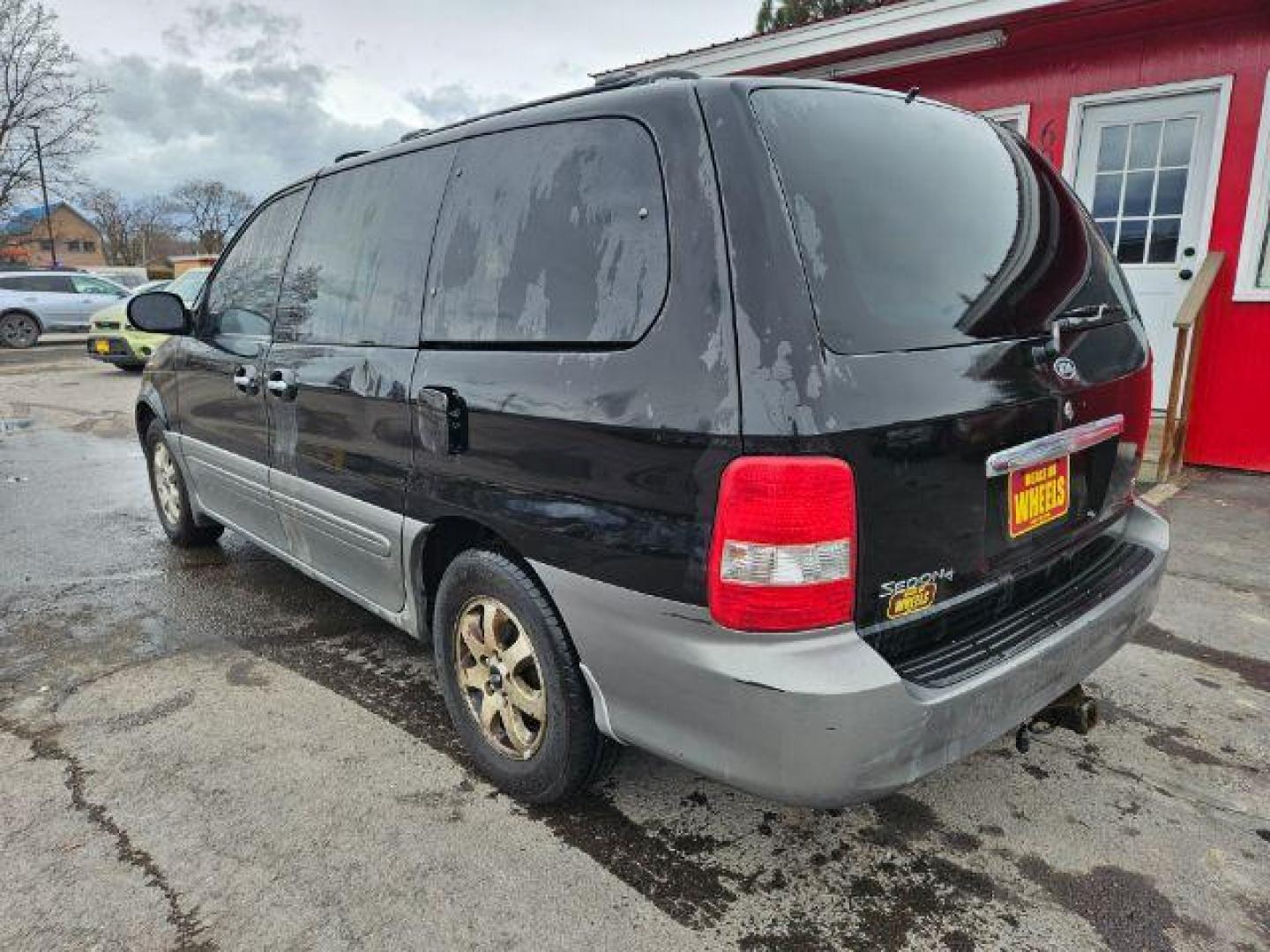 2004 Kia Sedona LX (KNDUP131046) with an 3.5L V6 DOHC 16V engine, 5-Speed Automatic transmission, located at 601 E. Idaho St., Kalispell, MT, 59901, 0.000000, 0.000000 - Photo#2