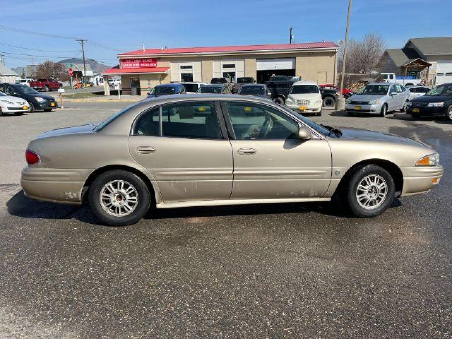 2005 Sagemist Metallic /Light Cashmere Cloth Buick LeSabre Custom (1G4HP52K65U) with an 3.8L V6 OHV 12V engine, 4-Speed Automatic transmission, located at 1821 N Montana Ave., Helena, MT, 59601, (406) 422-1031, 0.000000, 0.000000 - Photo#3