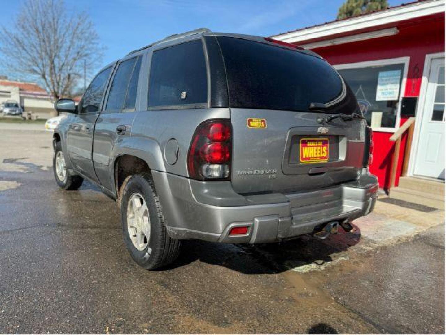 2005 Chevrolet TrailBlazer LS 4WD (1GNDT13S452) with an 4.2L L6 DOHC 24V engine, 4-Speed Automatic transmission, located at 601 E. Idaho St., Kalispell, MT, 59901, 0.000000, 0.000000 - Photo#2