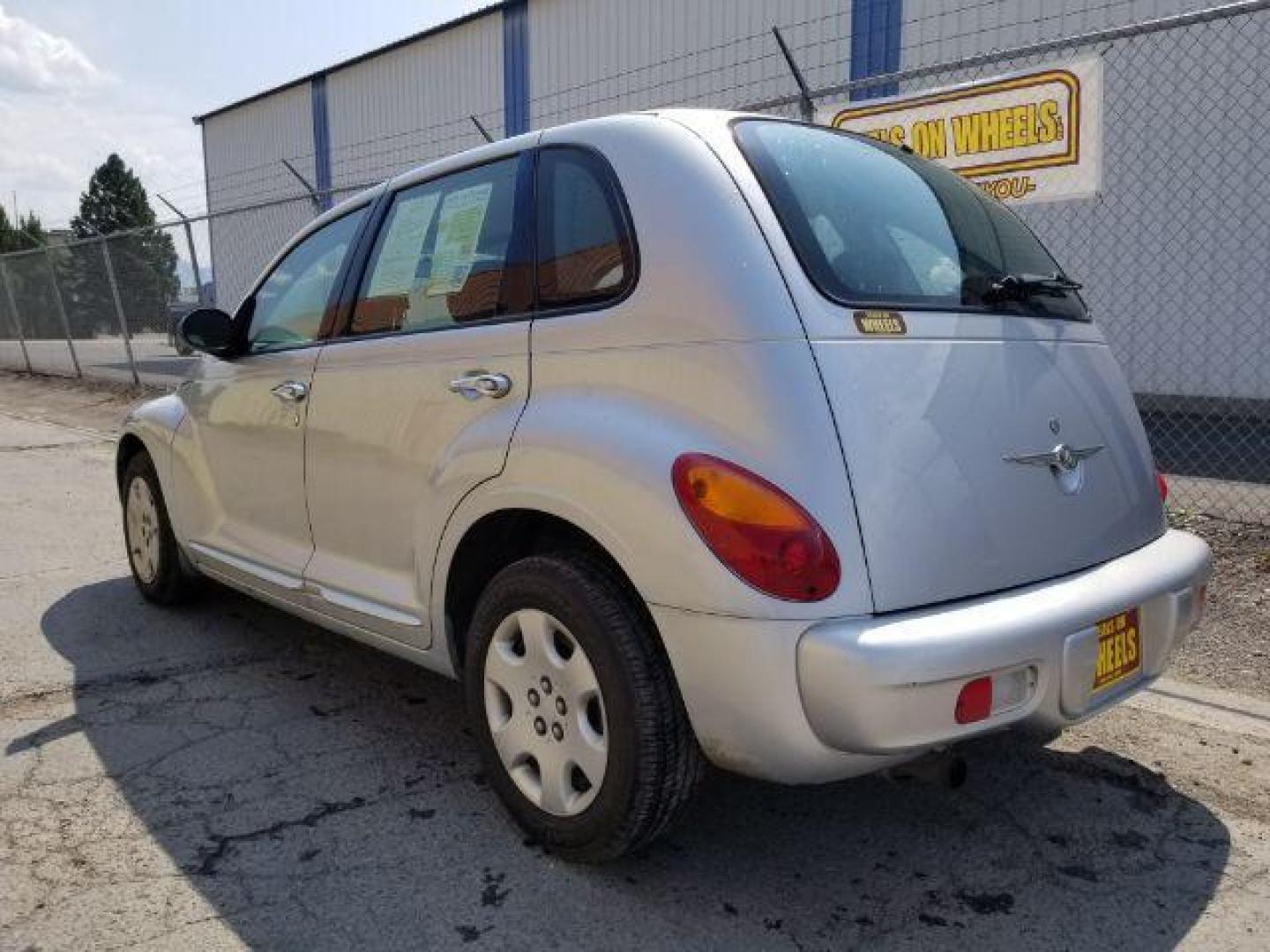 2005 Chrysler PT Cruiser Touring Edition (3C4FY58B85T) with an 2.4L L4 DOHC 16V engine, located at 1821 N Montana Ave., Helena, MT, 59601, (406) 422-1031, 0.000000, 0.000000 - Photo#3