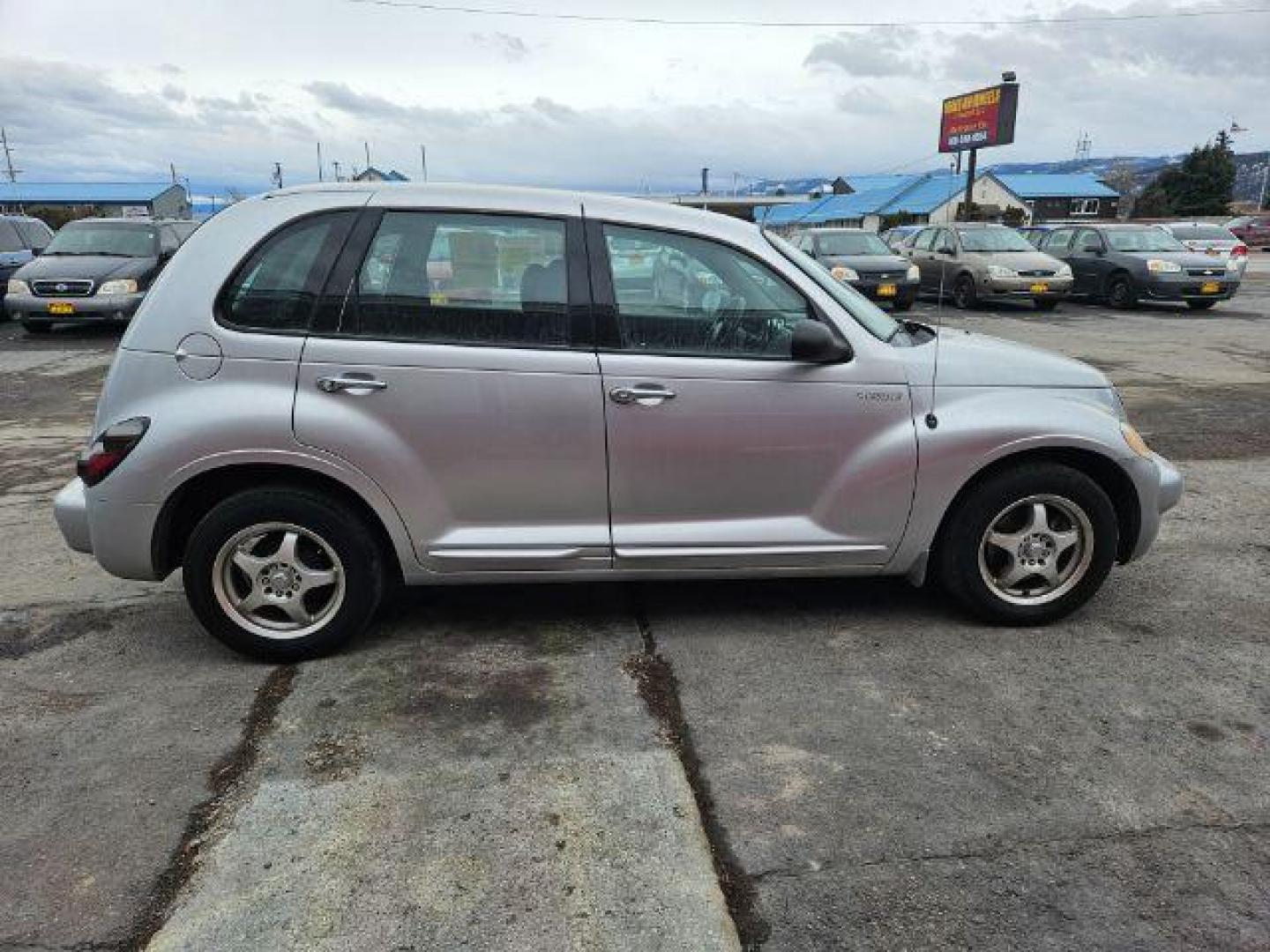 2005 Chrysler PT Cruiser Touring Edition (3C4FY58B85T) with an 2.4L L4 DOHC 16V engine, located at 601 E. Idaho St., Kalispell, MT, 59901, 0.000000, 0.000000 - Photo#5