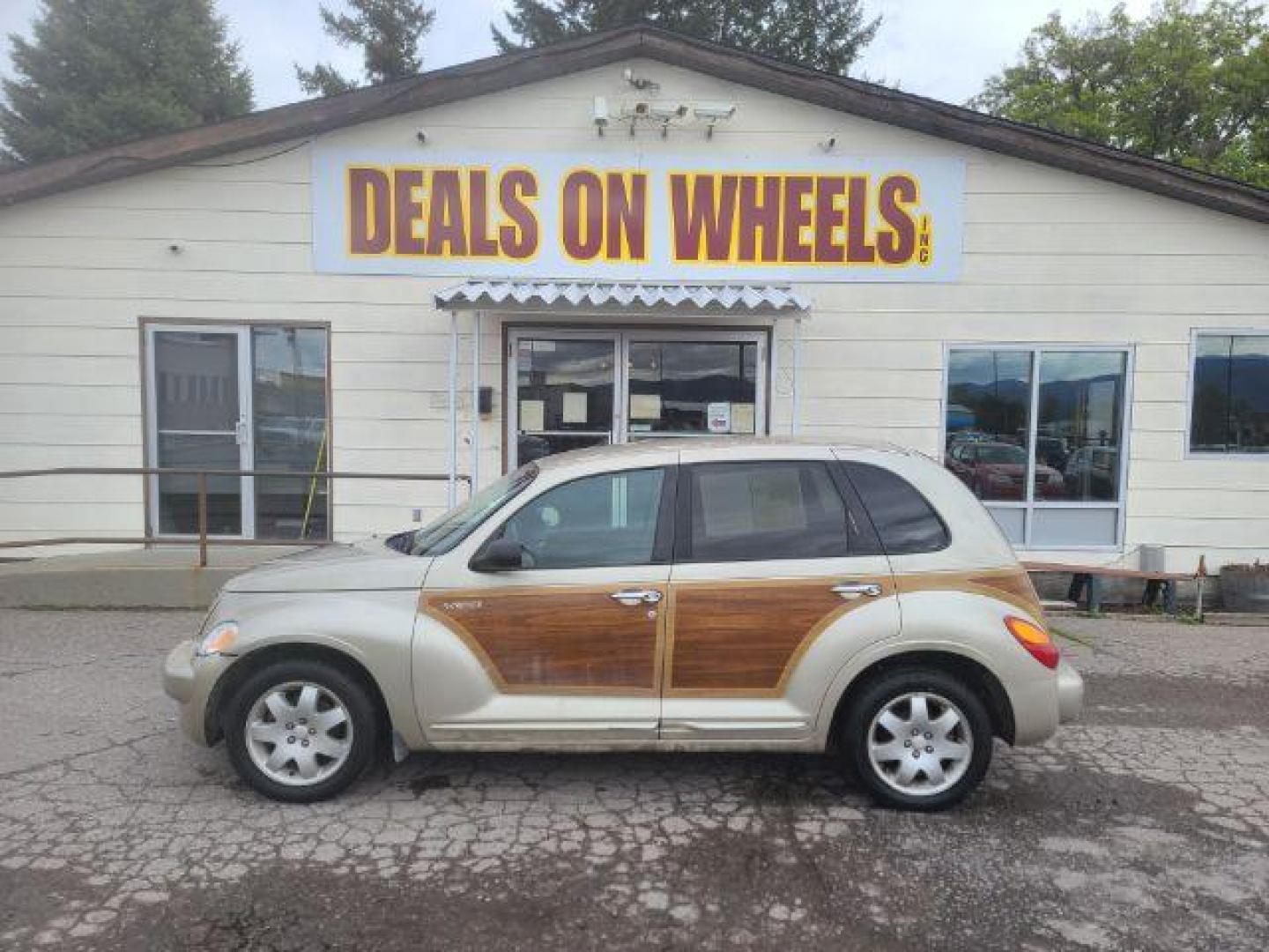 2005 Chrysler PT Cruiser Limited Edition (3C8FY68B35T) with an 2.4L L4 DOHC 16V engine, located at 1800 West Broadway, Missoula, 59808, (406) 543-1986, 46.881348, -114.023628 - Photo#5