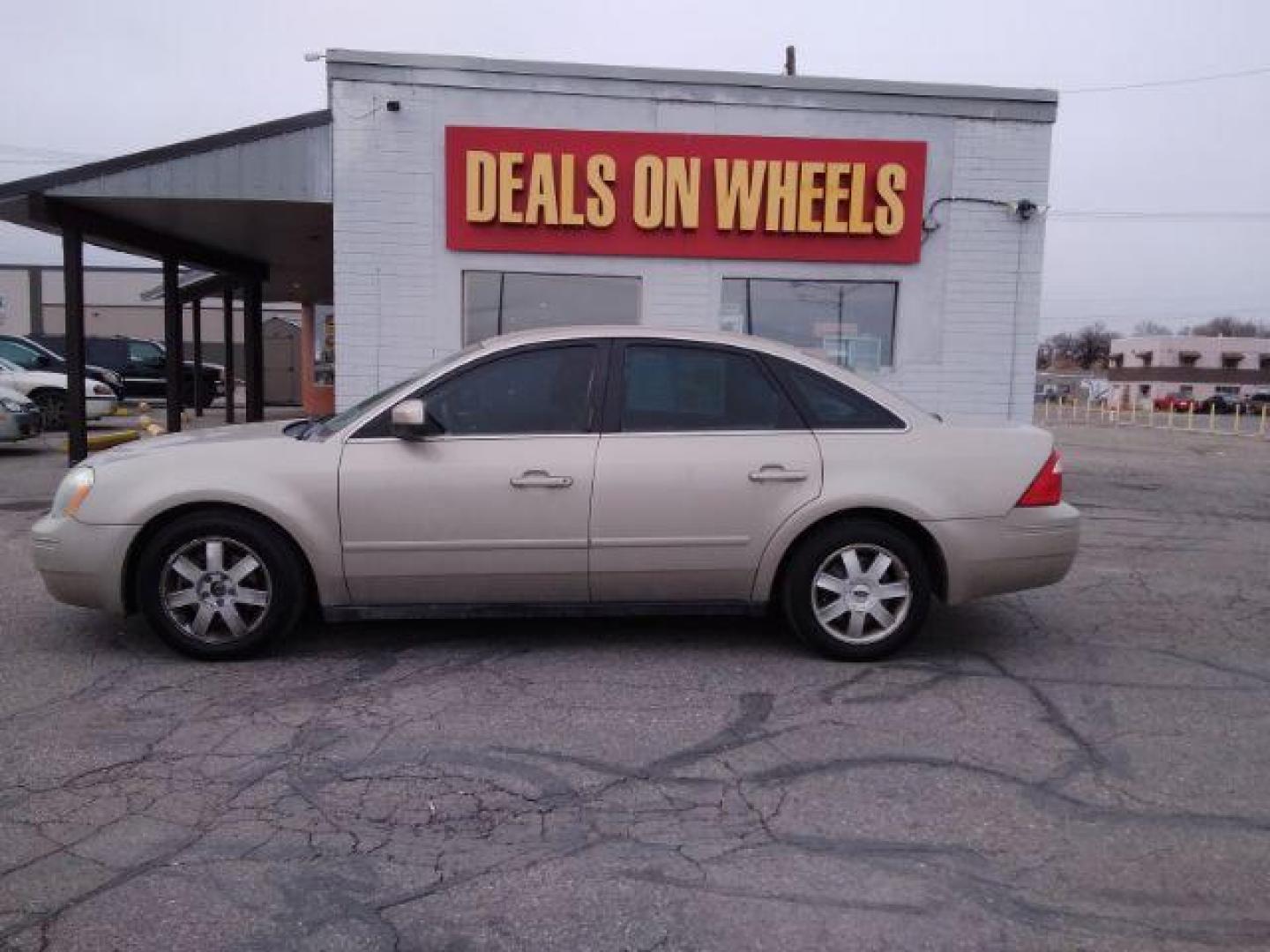 2005 Ford Five Hundred SE (1FAFP23135G) with an 3.0L V6 DOHC 24V engine, located at 4047 Montana Ave., Billings, MT, 59101, 45.770847, -108.529800 - Photo#0