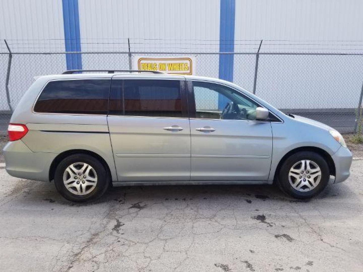 2005 Honda Odyssey EX w/ Leather DVD (5FNRL38735B) with an 3.5L V6 SOHC 24V engine, 5-Speed Automatic transmission, located at 601 E. Idaho St., Kalispell, MT, 59901, 0.000000, 0.000000 - Photo#6