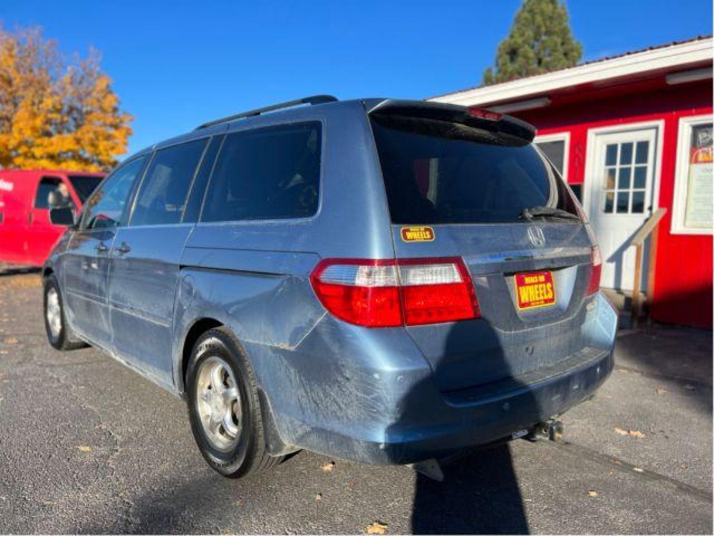 2005 Honda Odyssey Touring (5FNRL38895B) with an 3.5L V6 SOHC 24V engine, 5-Speed Automatic transmission, located at 601 E. Idaho St., Kalispell, MT, 59901, 0.000000, 0.000000 - Photo#2