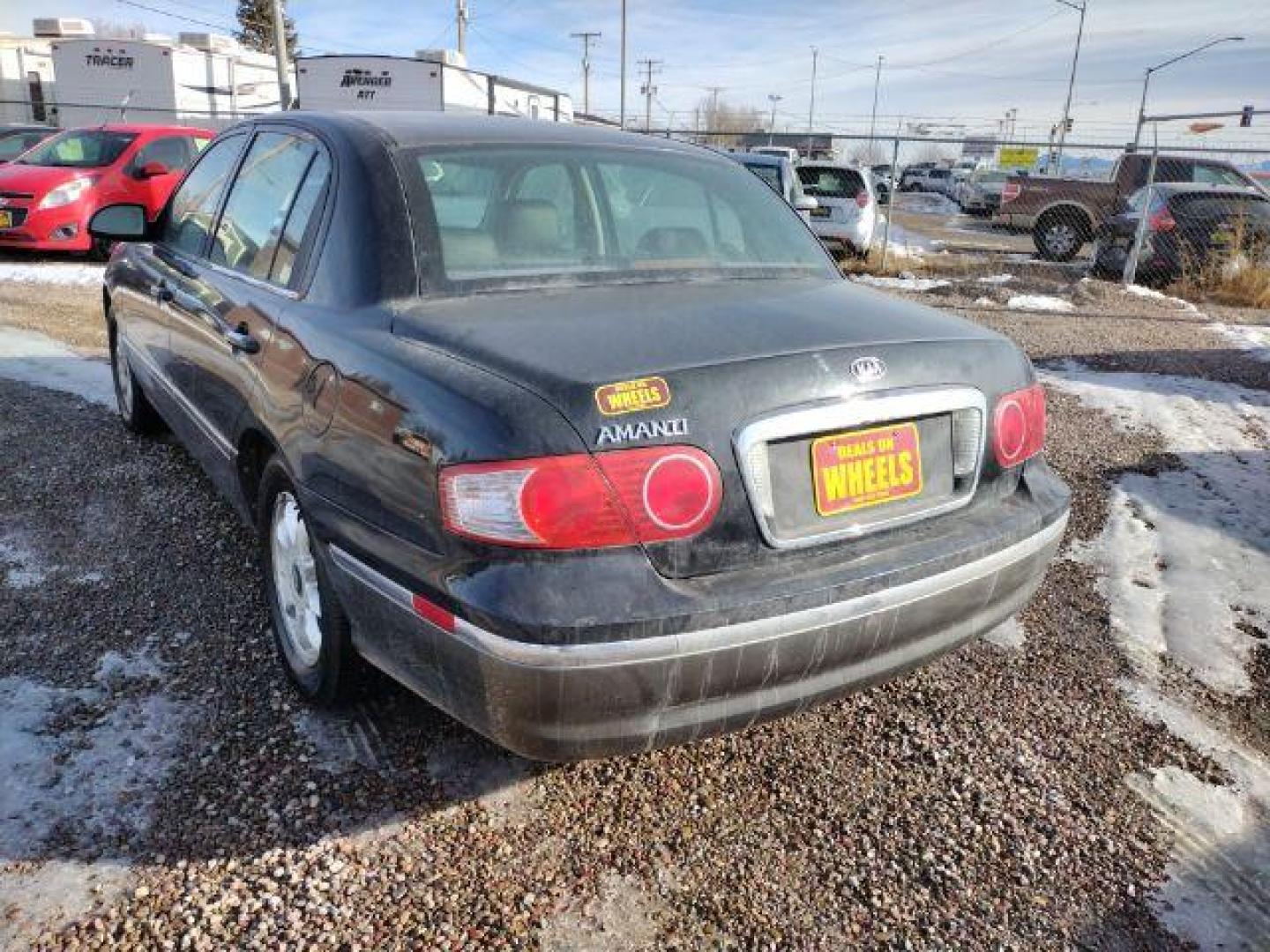 2005 Kia Amanti Sedan (KNALD124X55) with an 3.5L V6 DOHC 24V engine, 5-Speed Automatic transmission, located at 4801 10th Ave S,, Great Falls, MT, 59405, 0.000000, 0.000000 - Photo#2