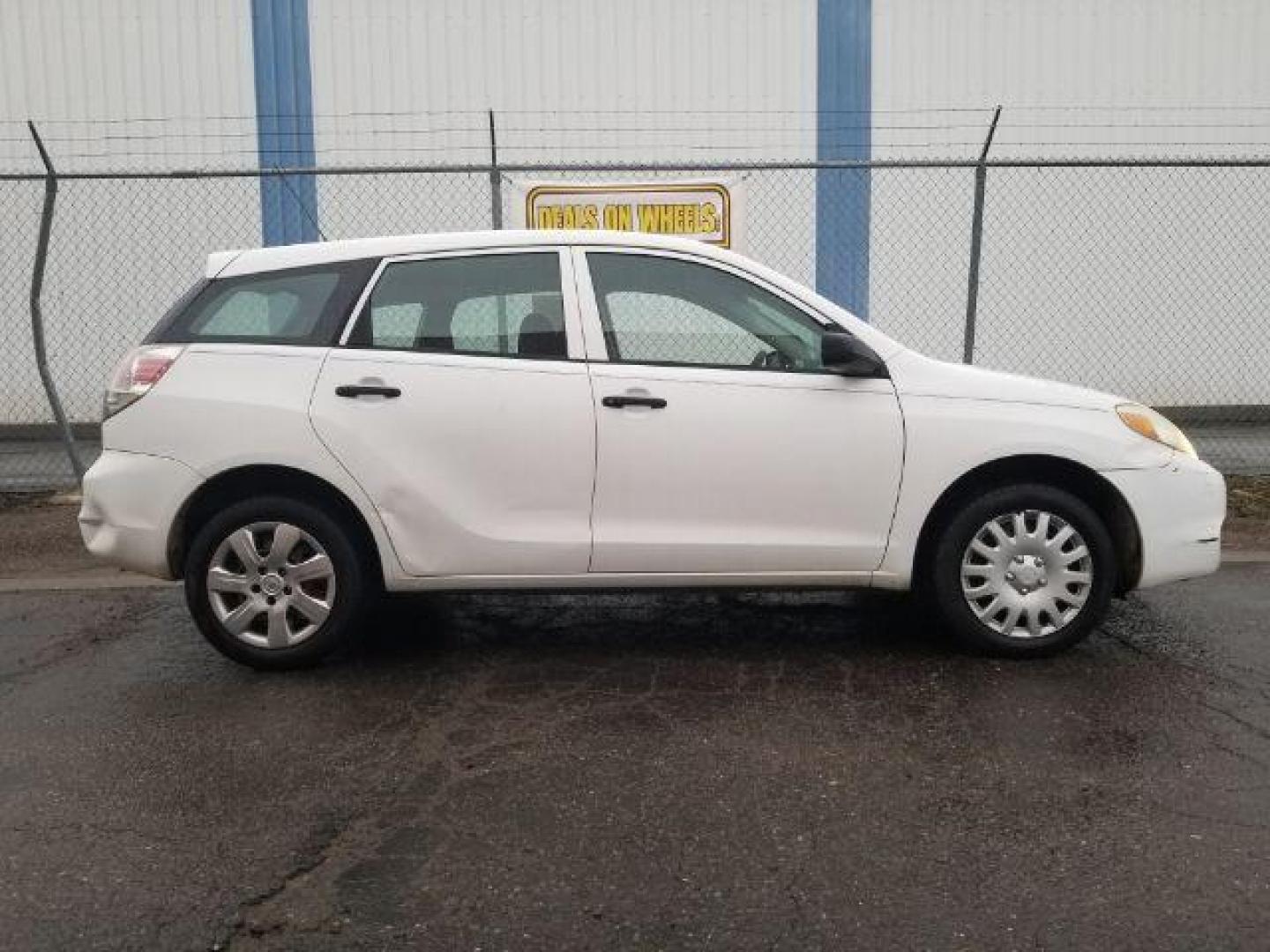 2005 Toyota Matrix 4WD (2T1LR32E55C) with an 1.8L L4 DOHC 16V engine, 4-Speed Automatic transmission, located at 1821 N Montana Ave., Helena, MT, 59601, (406) 422-1031, 0.000000, 0.000000 - Photo#3