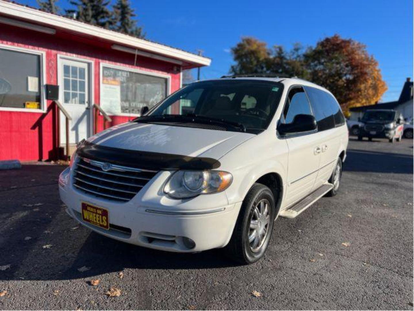 2006 Chrysler Town and Country Limited (2A4GP64L66R) with an 3.8L V6 OHV 12V engine, 4-Speed Automatic transmission, located at 601 E. Idaho St., Kalispell, MT, 59901, 0.000000, 0.000000 - Photo#0