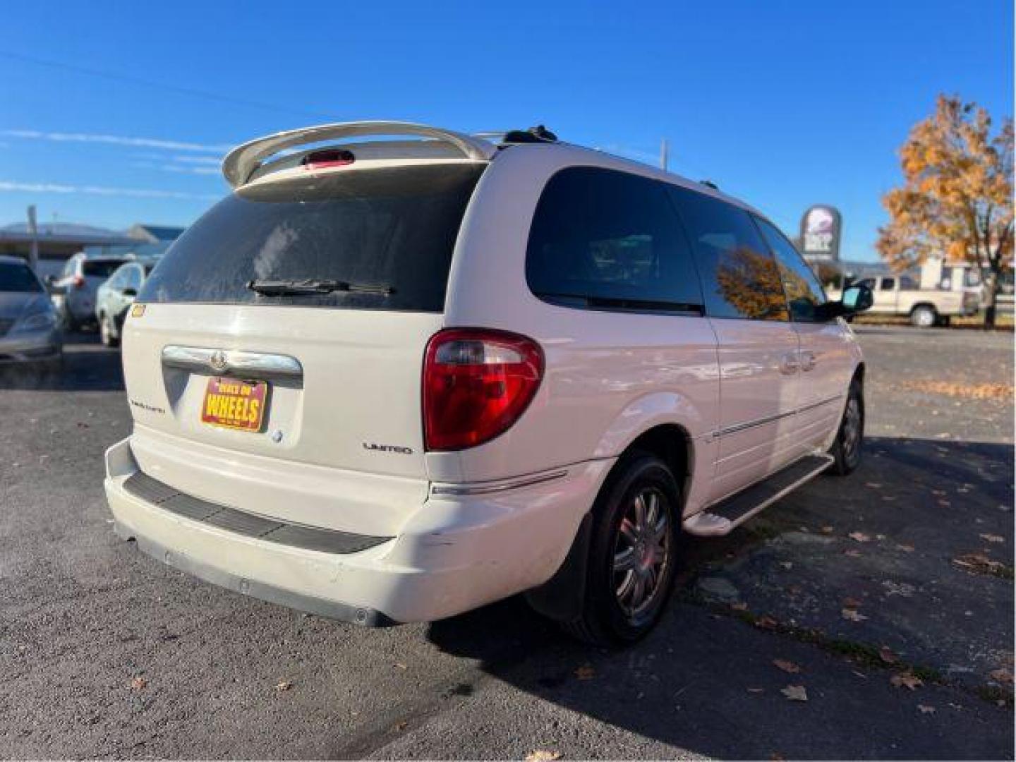 2006 Chrysler Town and Country Limited (2A4GP64L66R) with an 3.8L V6 OHV 12V engine, 4-Speed Automatic transmission, located at 601 E. Idaho St., Kalispell, MT, 59901, 0.000000, 0.000000 - Photo#3