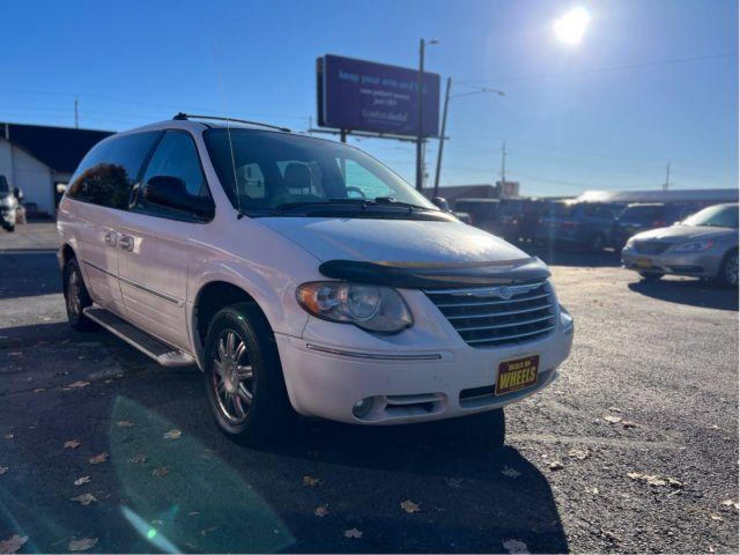 2006 Chrysler Town and Country Limited (2A4GP64L66R) with an 3.8L V6 OHV 12V engine, 4-Speed Automatic transmission, located at 601 E. Idaho St., Kalispell, MT, 59901, 0.000000, 0.000000 - Photo#5