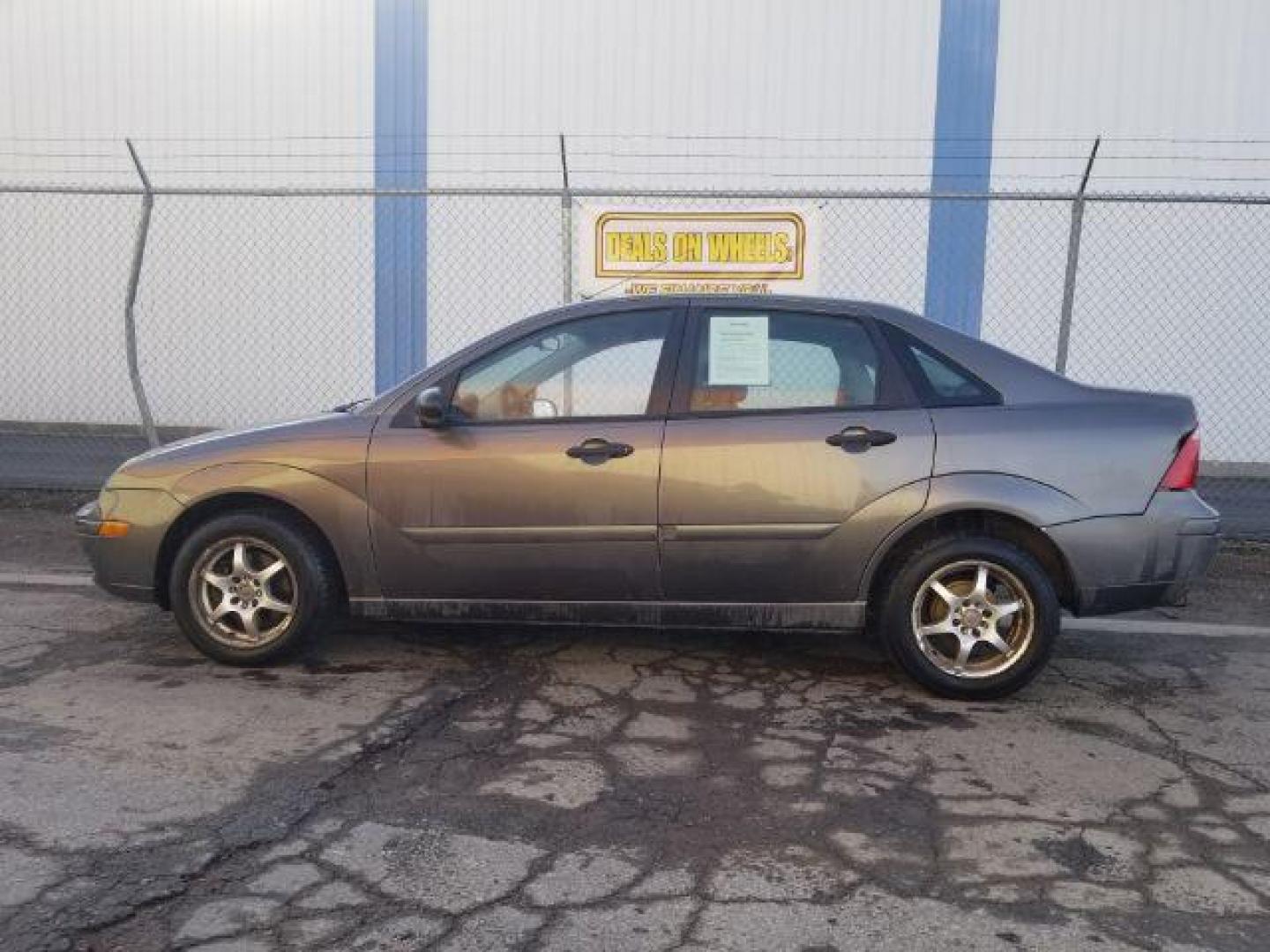 2006 Ford Focus ZX4 SE (1FAFP34N86W) with an 2.0L L4 DOHC 16V engine, located at 1800 West Broadway, Missoula, 59808, (406) 543-1986, 46.881348, -114.023628 - Photo#6