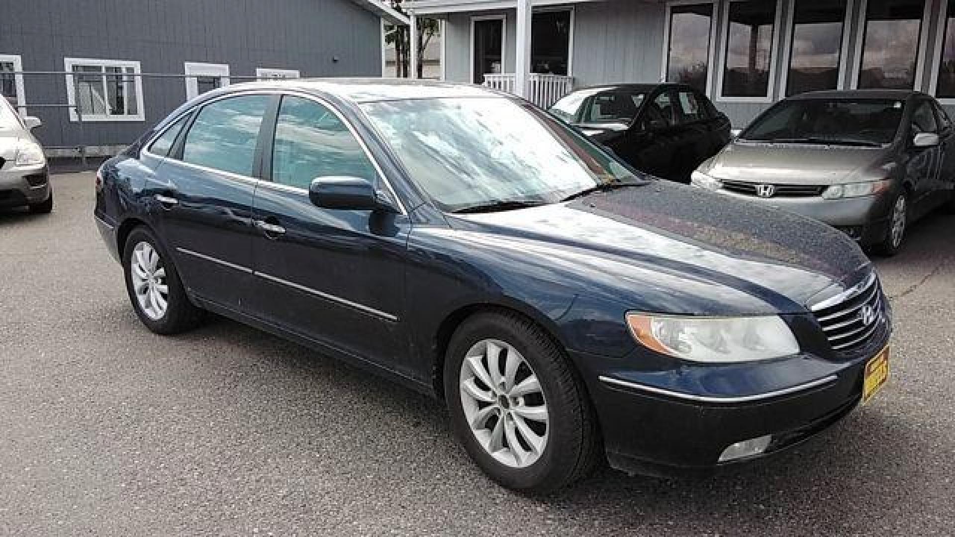 2006 BLUE HYUNDAI AZERA Limited (KMHFC46F76A) , located at 1821 N Montana Ave., Helena, MT, 59601, (406) 422-1031, 0.000000, 0.000000 - Photo#2