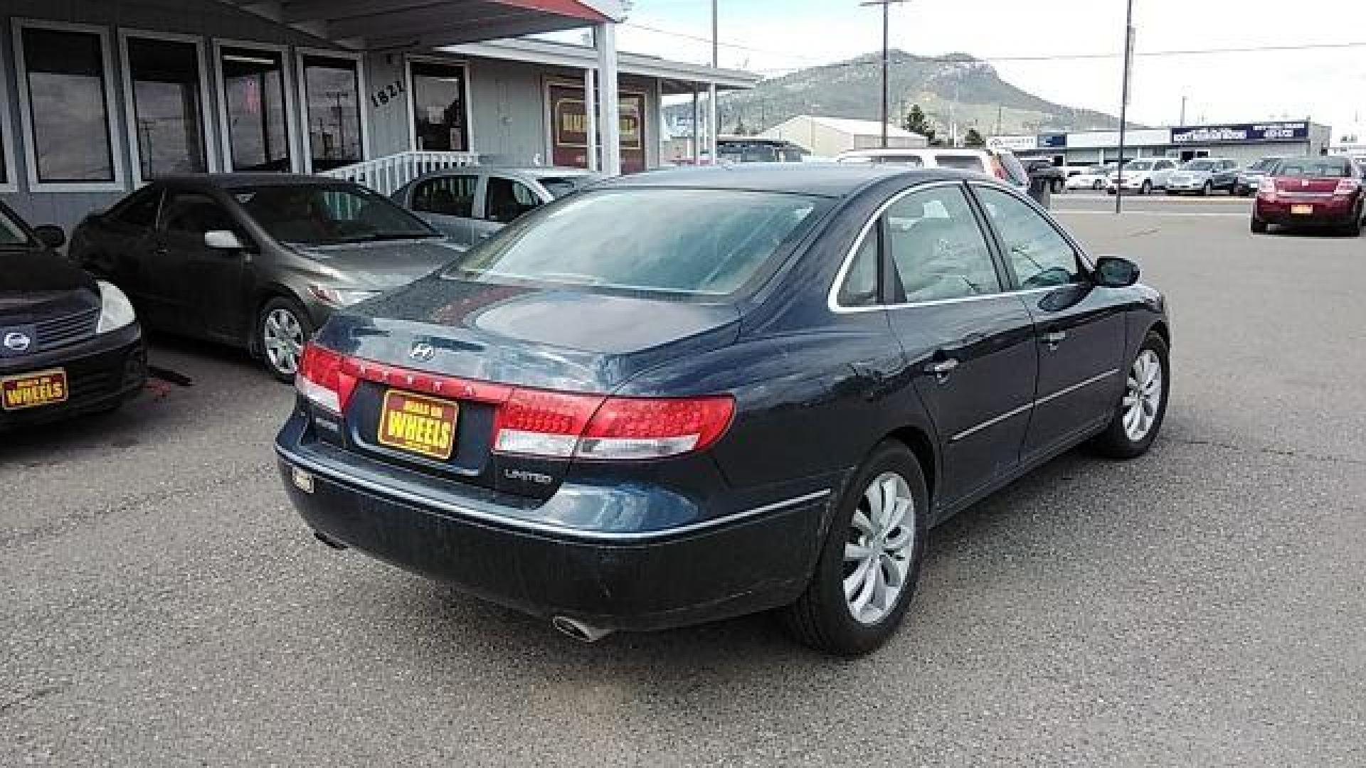 2006 BLUE HYUNDAI AZERA Limited (KMHFC46F76A) , located at 1821 N Montana Ave., Helena, MT, 59601, (406) 422-1031, 0.000000, 0.000000 - Photo#4