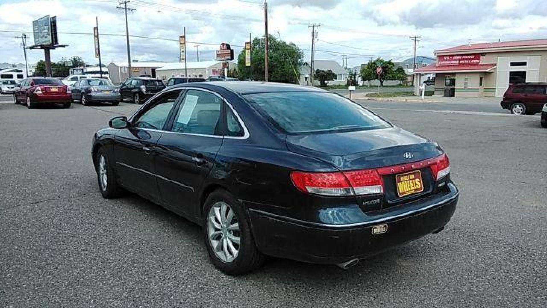 2006 BLUE HYUNDAI AZERA Limited (KMHFC46F76A) , located at 1821 N Montana Ave., Helena, MT, 59601, (406) 422-1031, 0.000000, 0.000000 - Photo#6