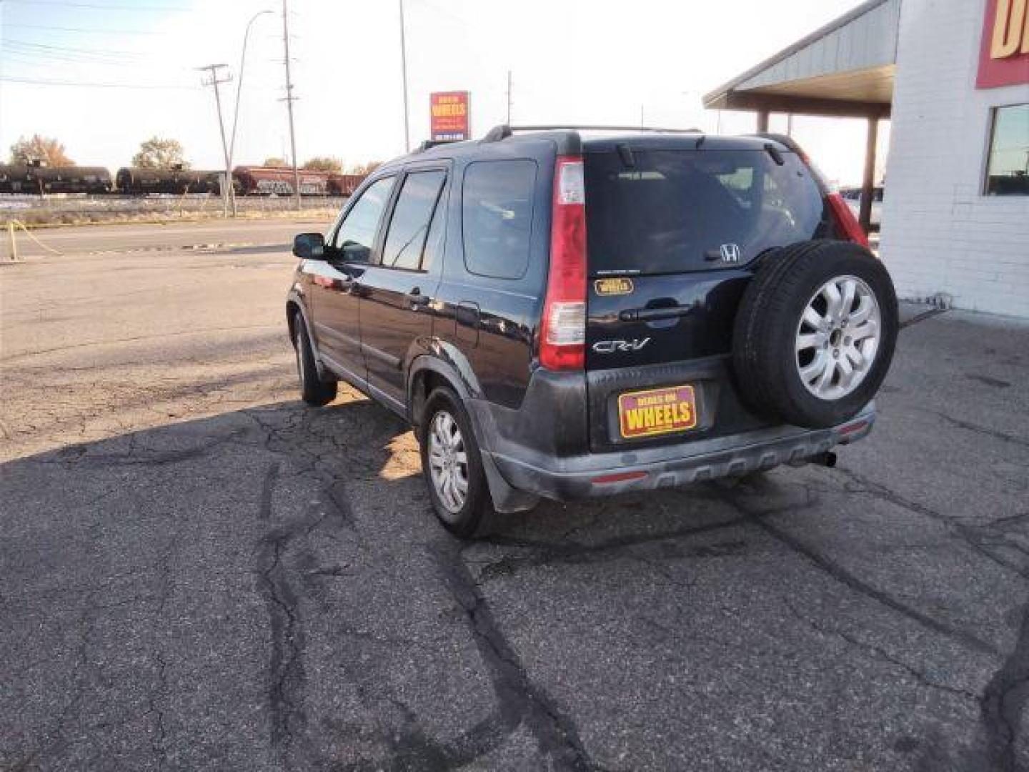 2006 Honda CR-V EX 4WD AT (JHLRD78806C) with an 2.4L L4 DOHC 16V engine, 5-Speed Automatic transmission, located at 4047 Montana Ave., Billings, MT, 59101, 45.770847, -108.529800 - Photo#7