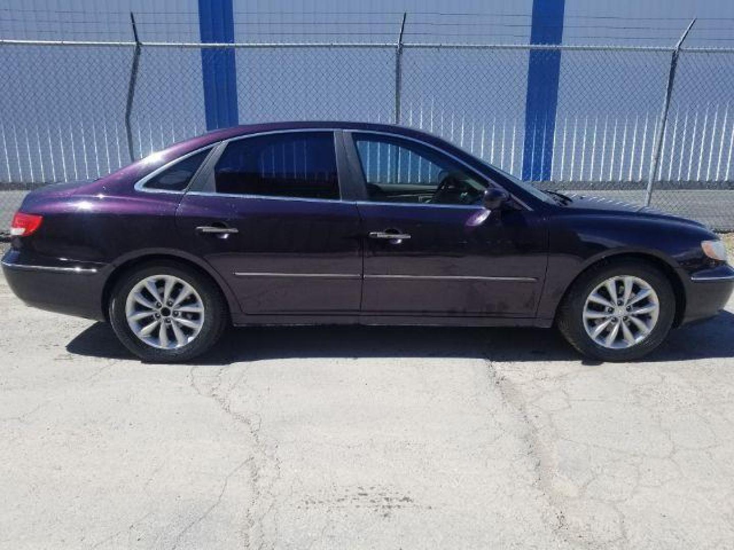 2006 Hyundai Azera Limited (KMHFC46F06A) with an 3.8L V6 DOHC 24V engine, 5-Speed Automatic transmission, located at 4801 10th Ave S,, Great Falls, MT, 59405, 0.000000, 0.000000 - Photo#5