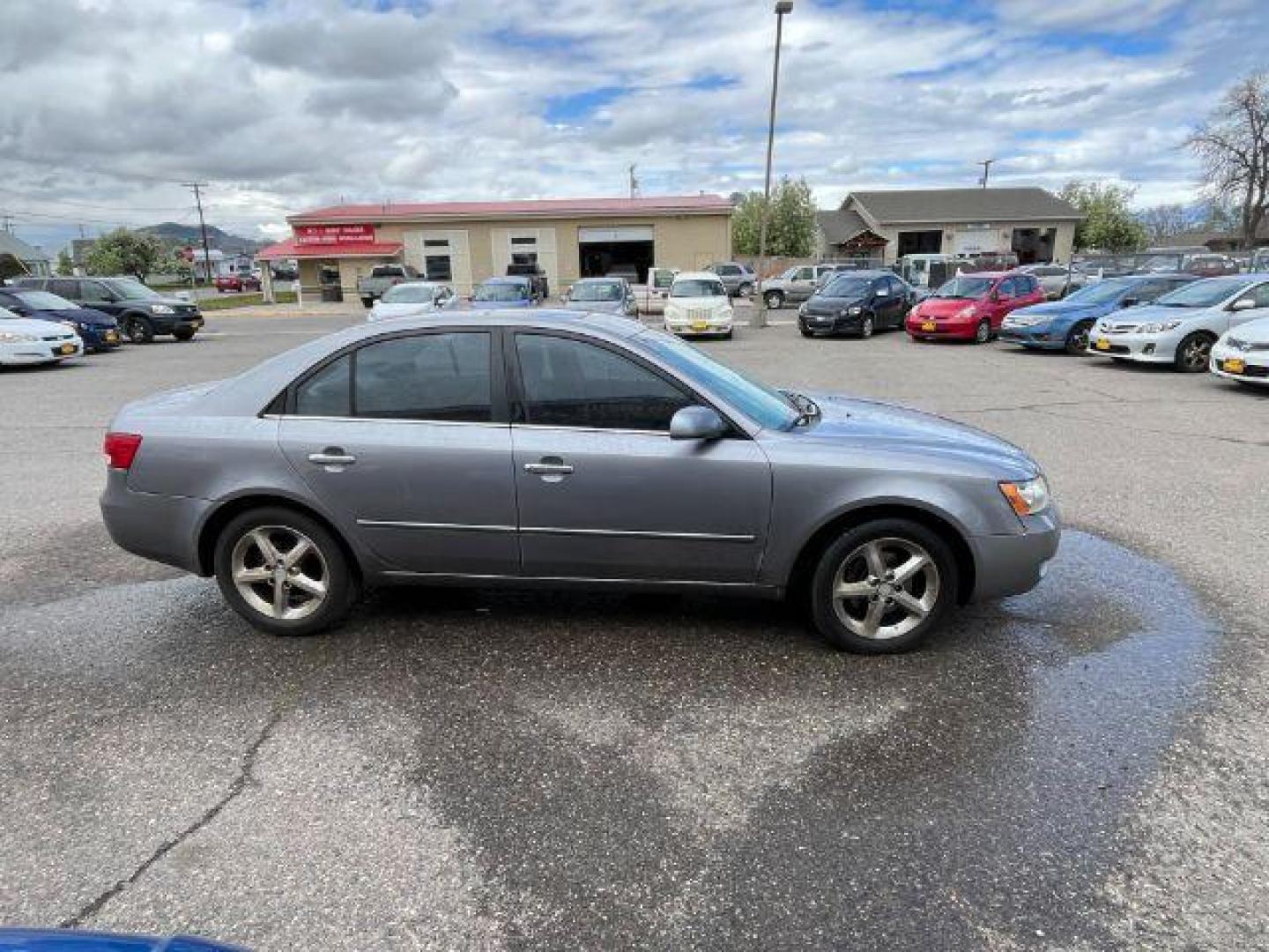 2006 Hyundai Sonata GLS (5NPEU46F06H) with an 3.3L V6 DOHC 24V engine, located at 1821 N Montana Ave., Helena, MT, 59601, (406) 422-1031, 0.000000, 0.000000 - Photo#3