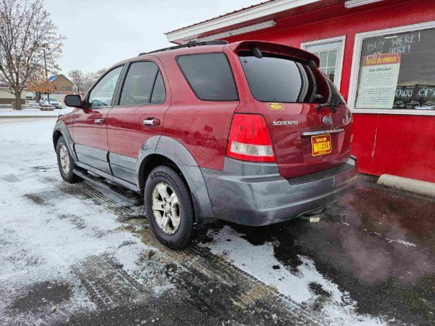 2006 Kia Sorento EX 4WD (KNDJC733665) with an 3.5L V6 DOHC 16V engine, 5-Speed Automatic transmission, located at 601 E. Idaho St., Kalispell, MT, 59901, 0.000000, 0.000000 - Photo#2