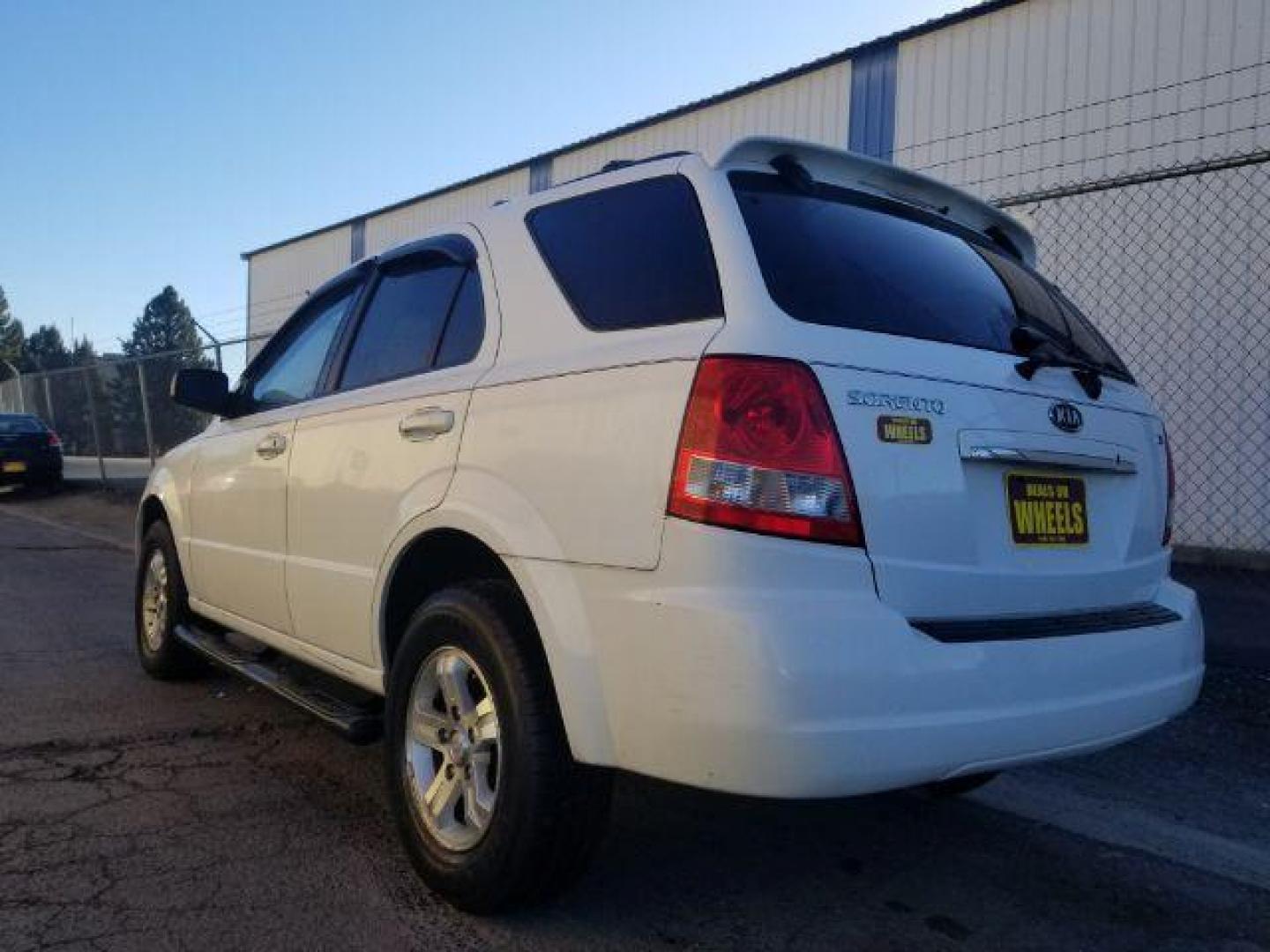 2006 Kia Sorento LX 4WD (KNDJC733865) with an 3.5L V6 DOHC 16V engine, located at 601 E. Idaho St., Kalispell, MT, 59901, 0.000000, 0.000000 - Photo#6