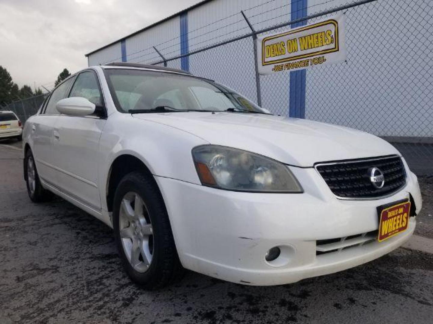 2006 Nissan Altima 3.5 SE (1N4BL11D46N) with an 3.5L V6 DOHC 24V engine, located at 601 E. Idaho St., Kalispell, MT, 59901, 0.000000, 0.000000 - Photo#2