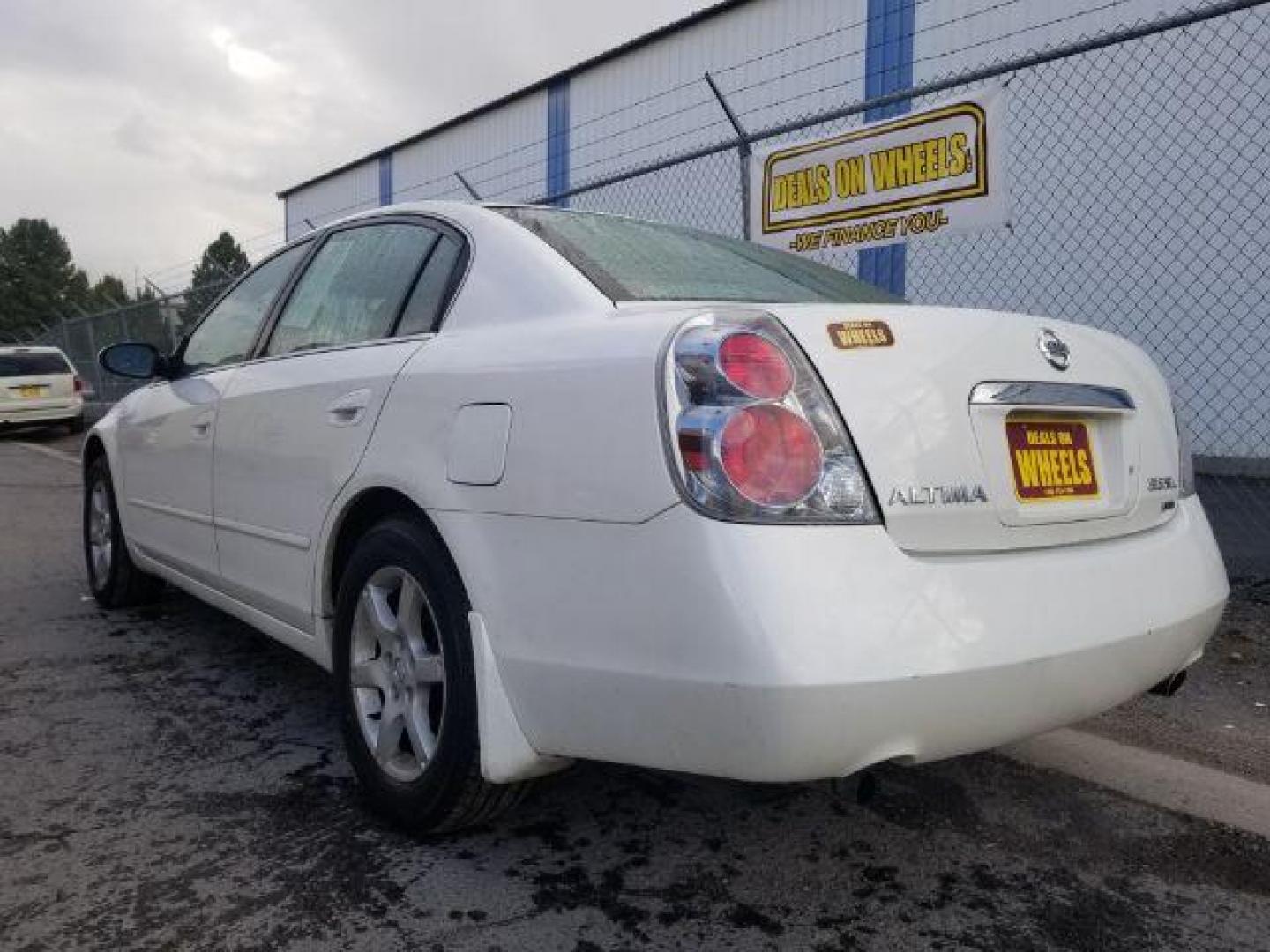 2006 Nissan Altima 3.5 SE (1N4BL11D46N) with an 3.5L V6 DOHC 24V engine, located at 601 E. Idaho St., Kalispell, MT, 59901, 0.000000, 0.000000 - Photo#5