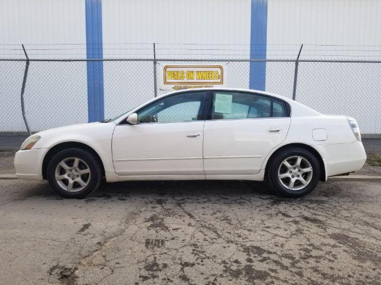 2006 Nissan Altima 3.5 SE (1N4BL11D46N) with an 3.5L V6 DOHC 24V engine, located at 601 E. Idaho St., Kalispell, MT, 59901, 0.000000, 0.000000 - Photo#6