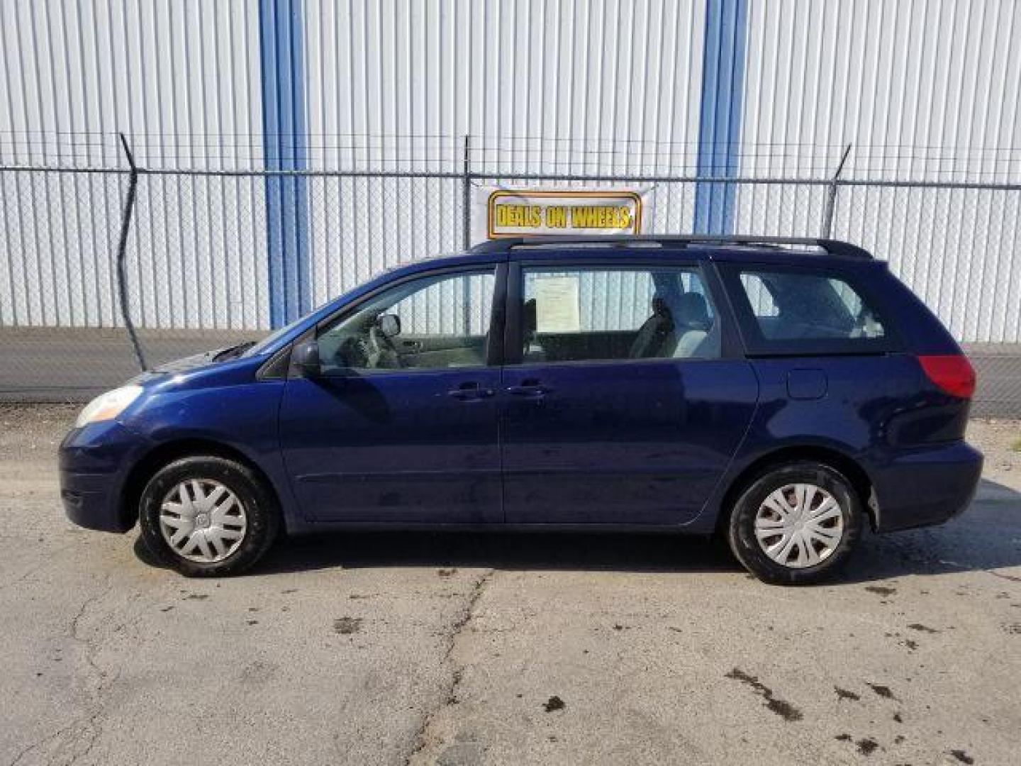 2006 Toyota Sienna LE 8-Passenger (5TDZA23C96S) with an 3.3L V6 DOHC 24V engine, 5-Speed Automatic transmission, located at 1821 N Montana Ave., Helena, MT, 59601, (406) 422-1031, 0.000000, 0.000000 - Photo#2