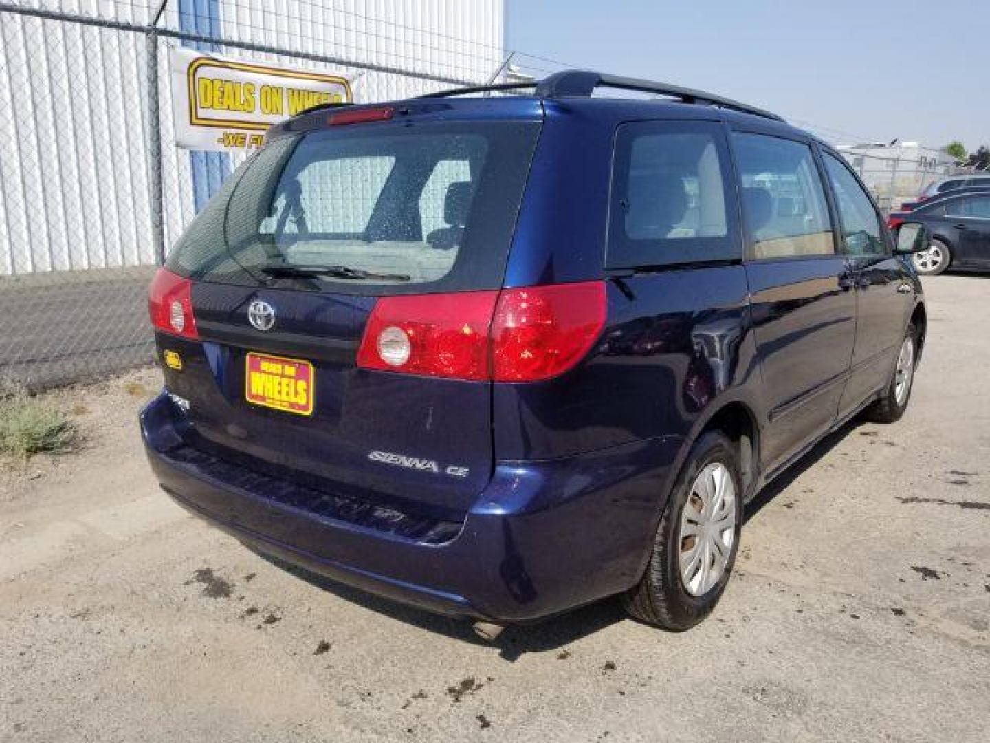 2006 Toyota Sienna LE 8-Passenger (5TDZA23C96S) with an 3.3L V6 DOHC 24V engine, 5-Speed Automatic transmission, located at 1821 N Montana Ave., Helena, MT, 59601, (406) 422-1031, 0.000000, 0.000000 - Photo#4