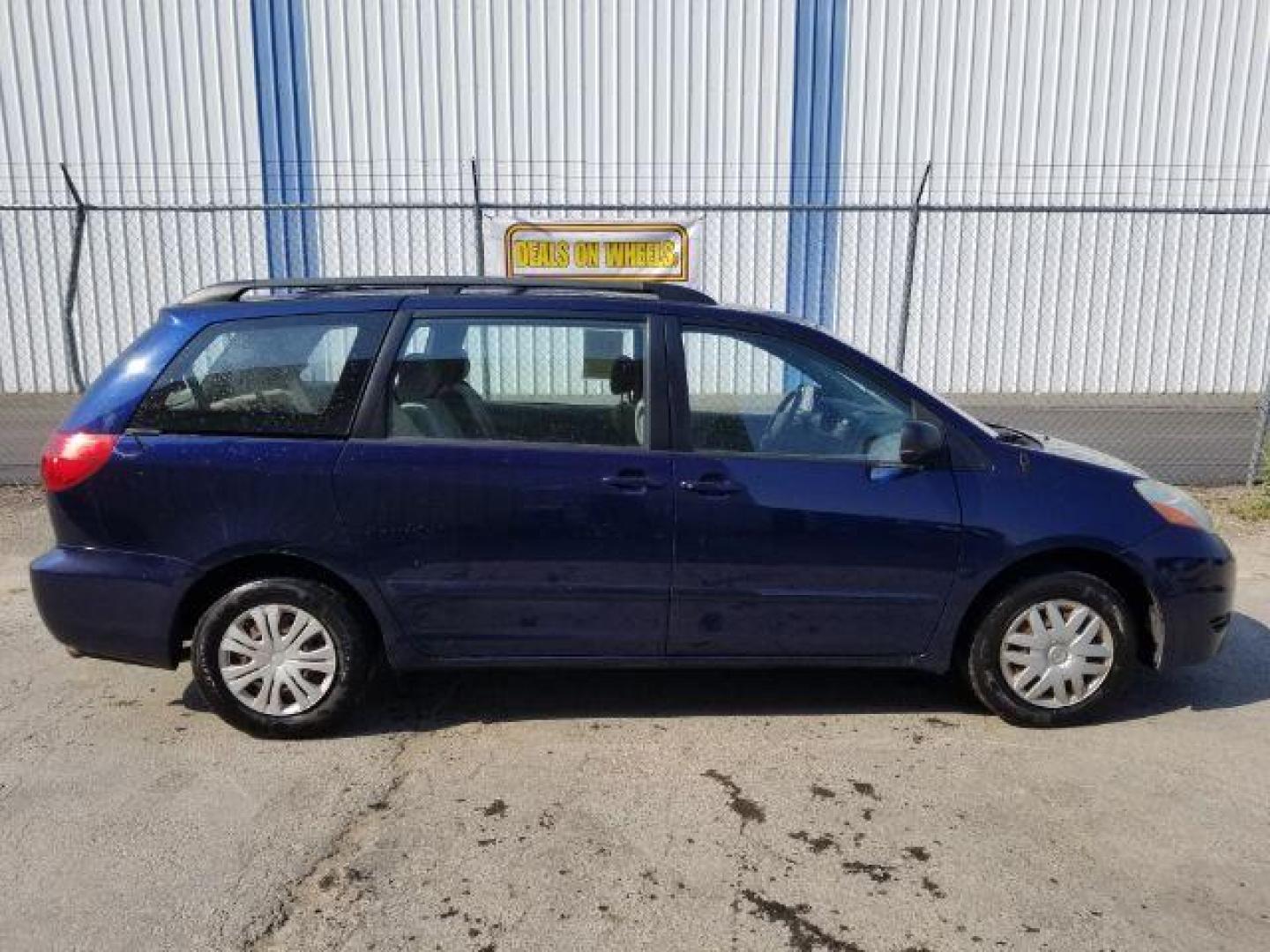 2006 Toyota Sienna LE 8-Passenger (5TDZA23C96S) with an 3.3L V6 DOHC 24V engine, 5-Speed Automatic transmission, located at 1821 N Montana Ave., Helena, MT, 59601, (406) 422-1031, 0.000000, 0.000000 - Photo#5