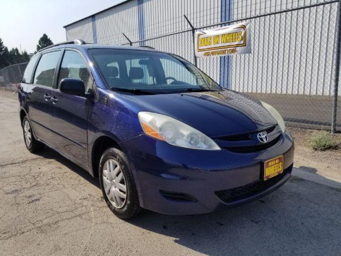 2006 Toyota Sienna LE 8-Passenger (5TDZA23C96S) with an 3.3L V6 DOHC 24V engine, 5-Speed Automatic transmission, located at 1821 N Montana Ave., Helena, MT, 59601, (406) 422-1031, 0.000000, 0.000000 - Photo#6