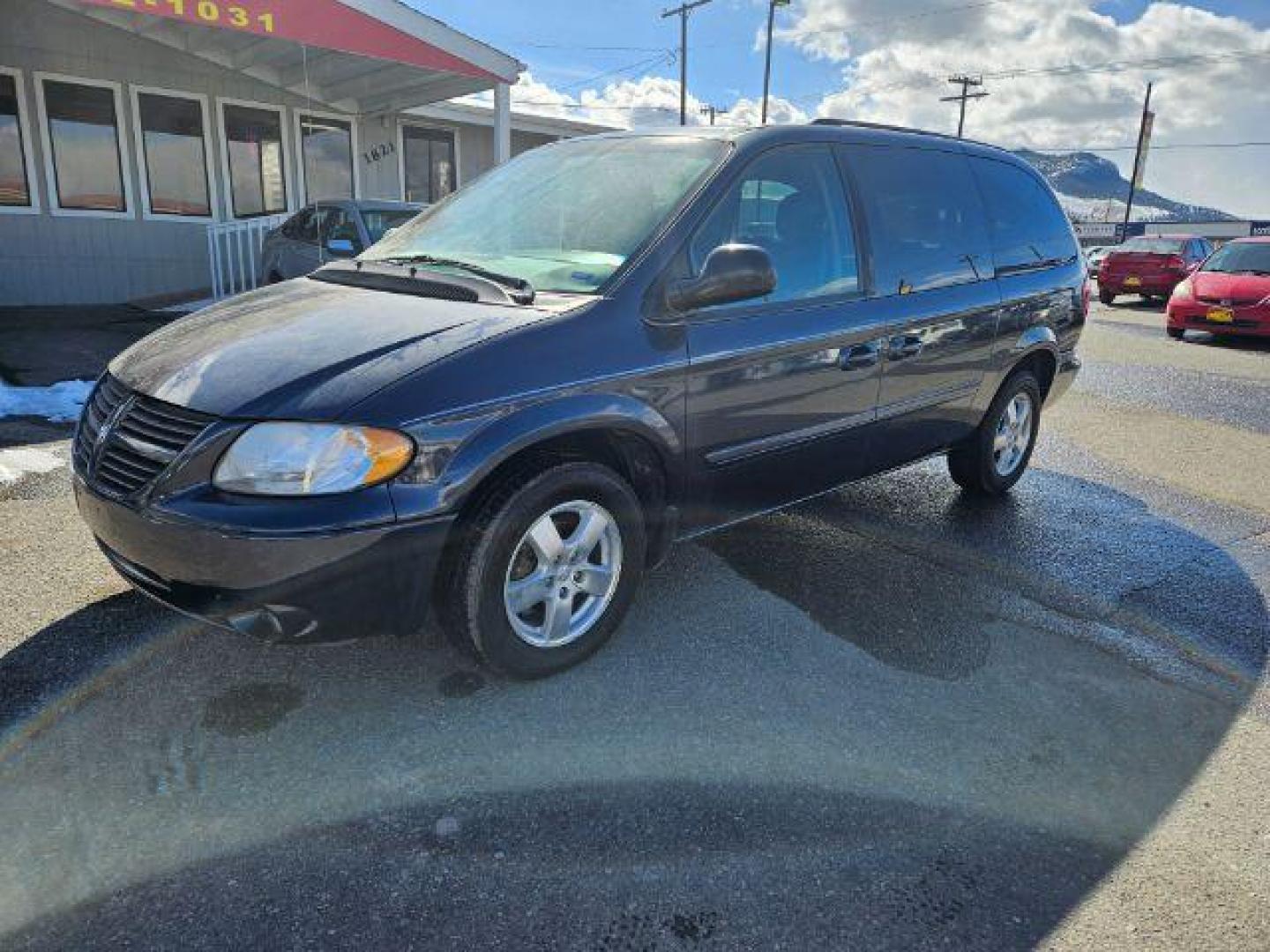 2007 Dodge Grand Caravan SXT (2D4GP44L67R) with an 3.8L V6 OHV 12V engine, 4-Speed Automatic transmission, located at 1821 N Montana Ave., Helena, MT, 59601, (406) 422-1031, 0.000000, 0.000000 - Photo#0