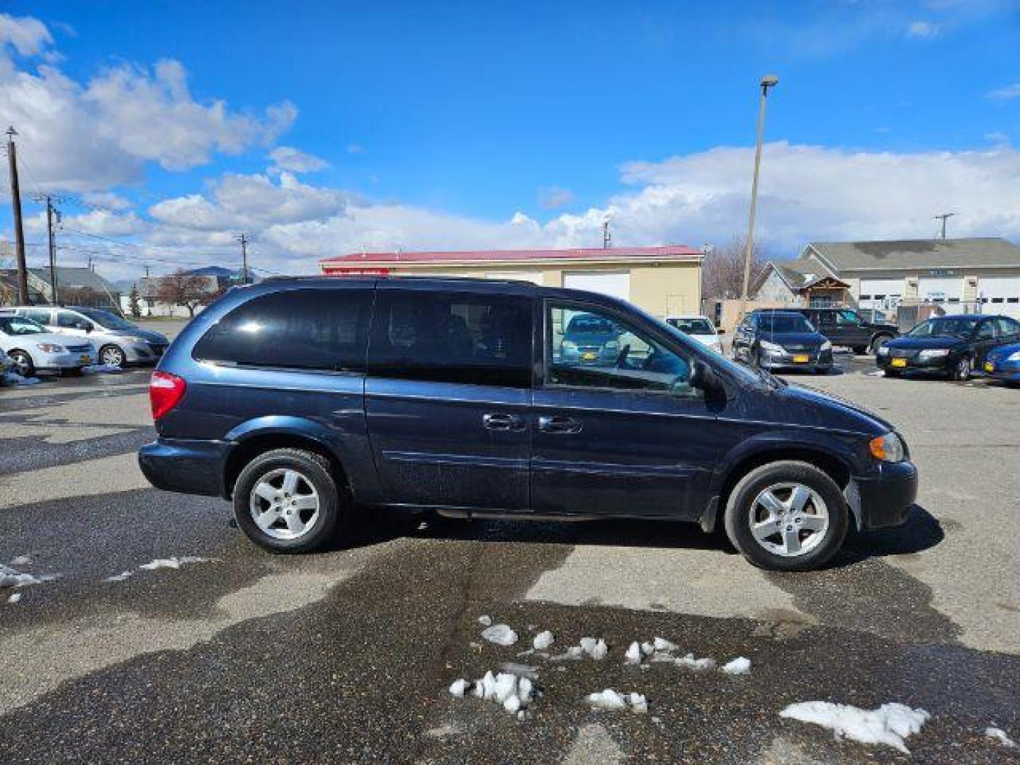 2007 Dodge Grand Caravan SXT (2D4GP44L67R) with an 3.8L V6 OHV 12V engine, 4-Speed Automatic transmission, located at 1821 N Montana Ave., Helena, MT, 59601, (406) 422-1031, 0.000000, 0.000000 - Photo#2