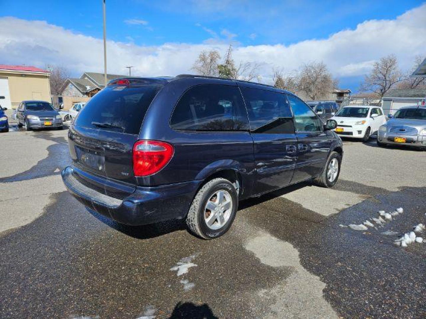 2007 Dodge Grand Caravan SXT (2D4GP44L67R) with an 3.8L V6 OHV 12V engine, 4-Speed Automatic transmission, located at 1821 N Montana Ave., Helena, MT, 59601, (406) 422-1031, 0.000000, 0.000000 - Photo#3