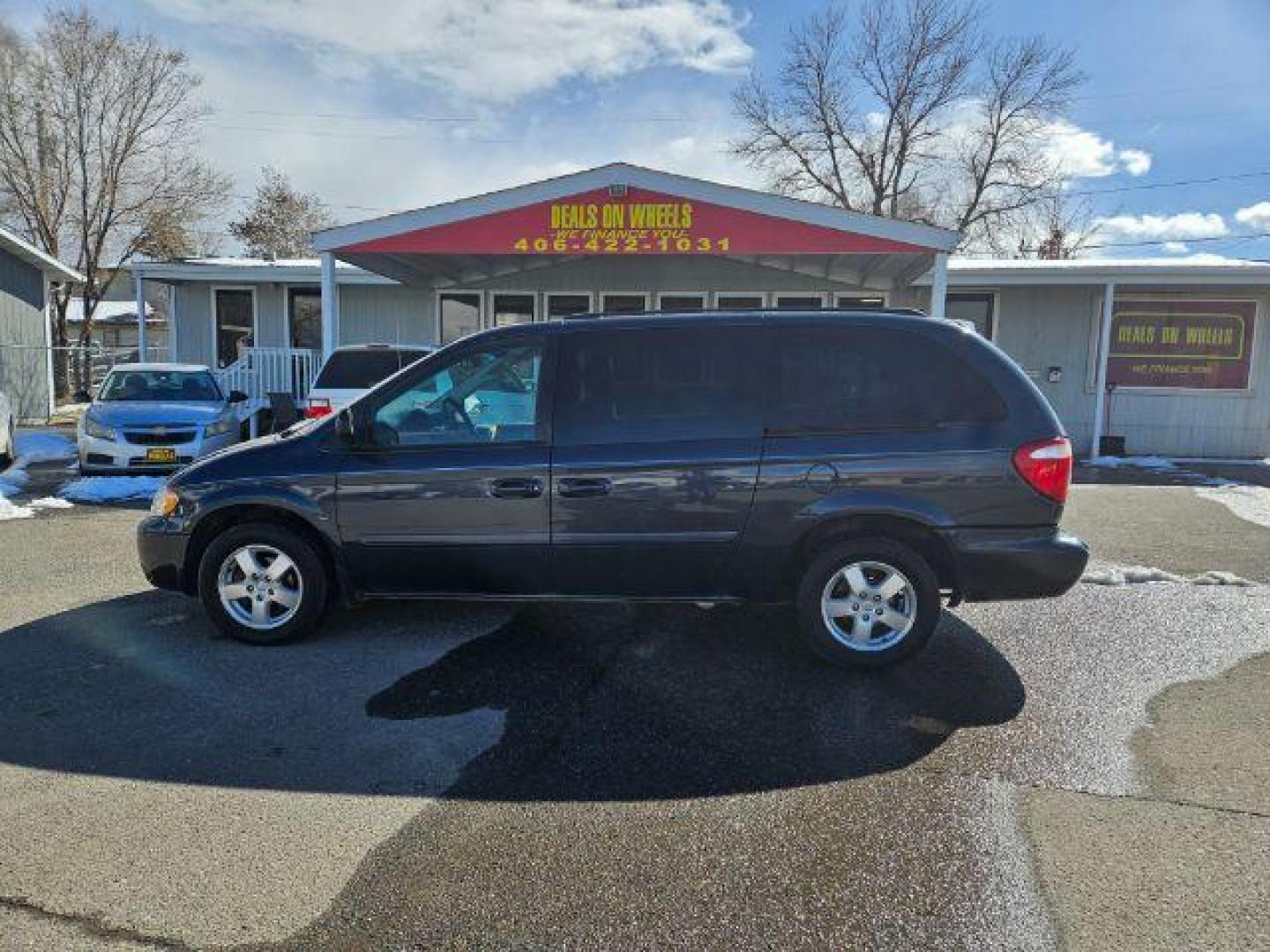 2007 Dodge Grand Caravan SXT (2D4GP44L67R) with an 3.8L V6 OHV 12V engine, 4-Speed Automatic transmission, located at 1821 N Montana Ave., Helena, MT, 59601, (406) 422-1031, 0.000000, 0.000000 - Photo#5