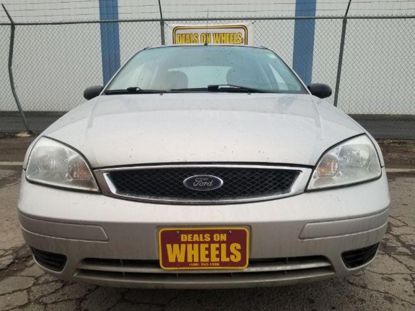 2007 Ford Focus ZX4 S (1FAFP34N97W) with an 2.0L L4 DOHC 16V engine, located at 4801 10th Ave S,, Great Falls, MT, 59405, 0.000000, 0.000000 - Photo#1