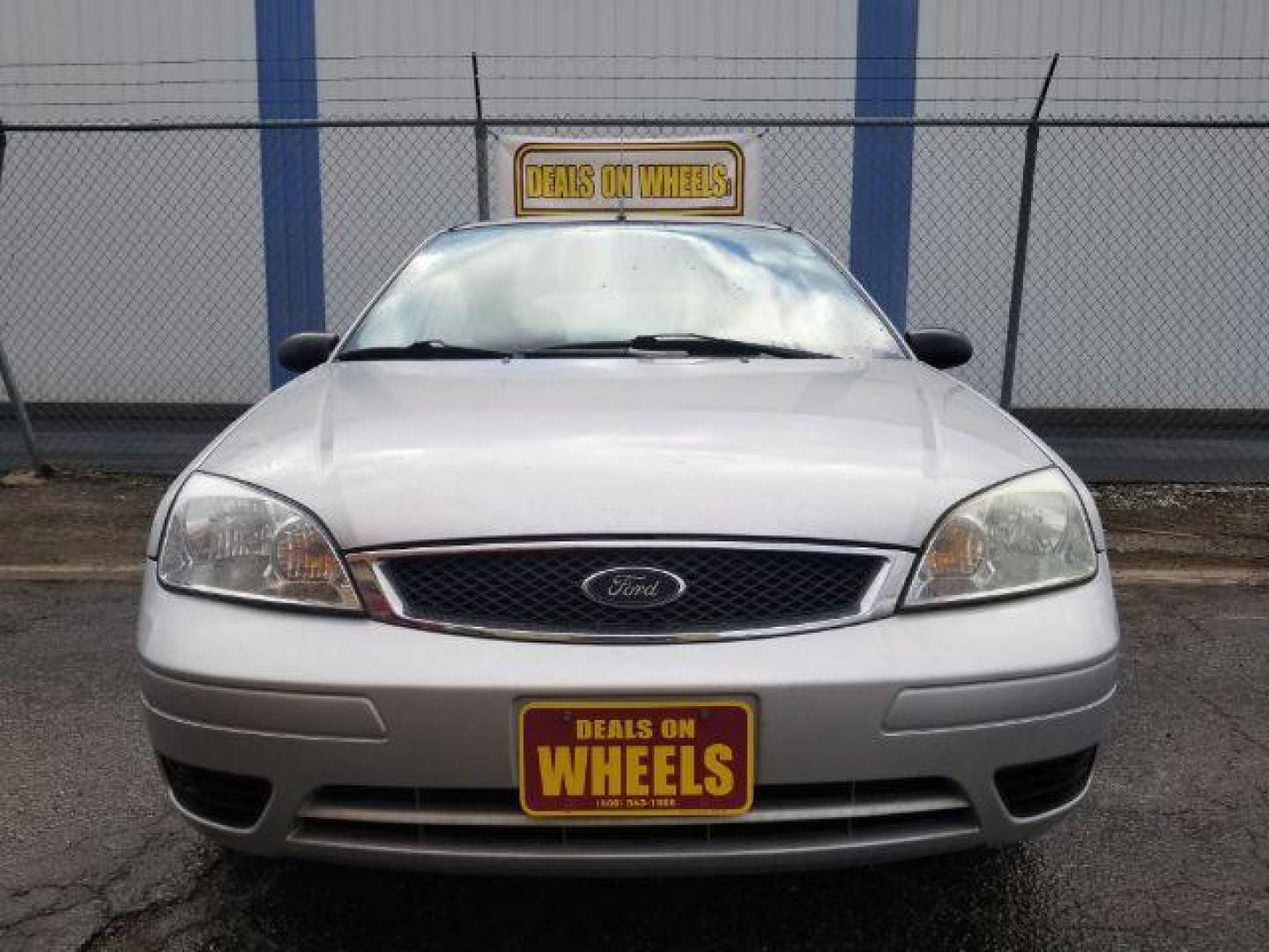 2007 Ford Focus ZX5 S (1FAHP37N07W) with an 2.0L L4 DOHC 16V engine, located at 1800 West Broadway, Missoula, 59808, (406) 543-1986, 46.881348, -114.023628 - Photo#1