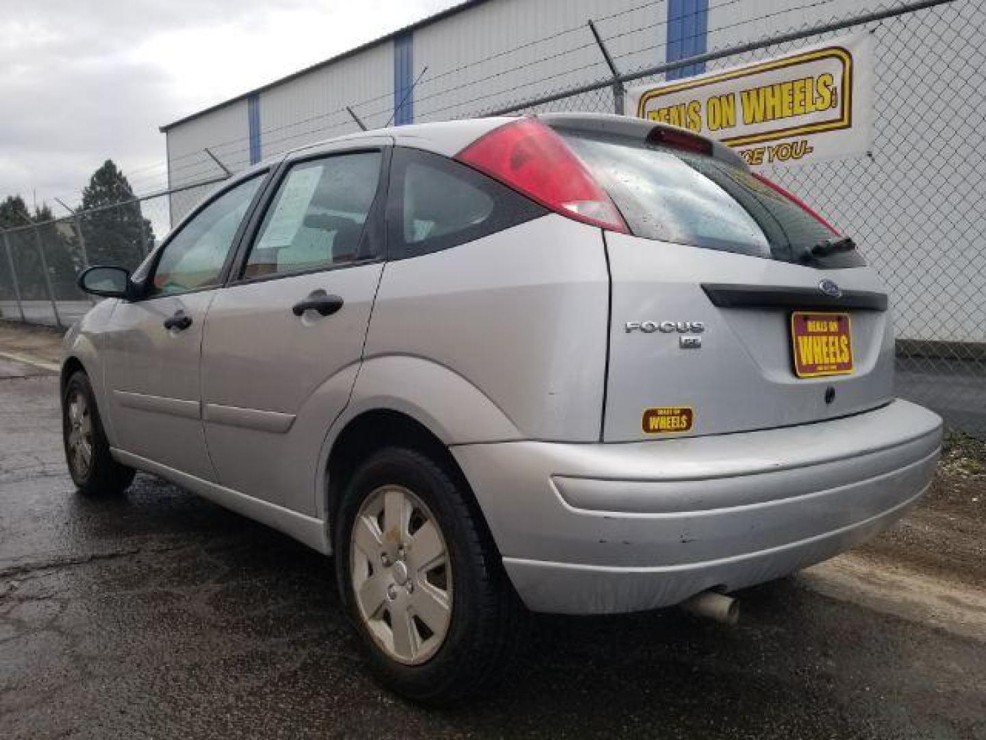 2007 Ford Focus ZX5 S (1FAHP37N07W) with an 2.0L L4 DOHC 16V engine, located at 1800 West Broadway, Missoula, 59808, (406) 543-1986, 46.881348, -114.023628 - Photo#5