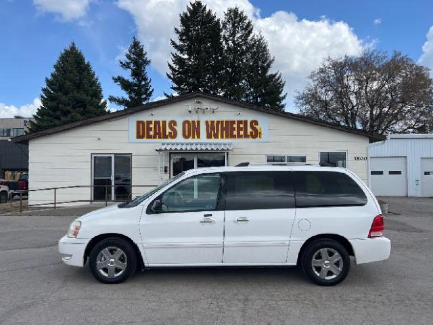 2007 Ford Freestar Limited (2FMDA58257B) with an 4.2L V6 OHV 12V engine, 4-Speed Automatic transmission, located at 1821 N Montana Ave., Helena, MT, 59601, (406) 422-1031, 0.000000, 0.000000 - Photo#7