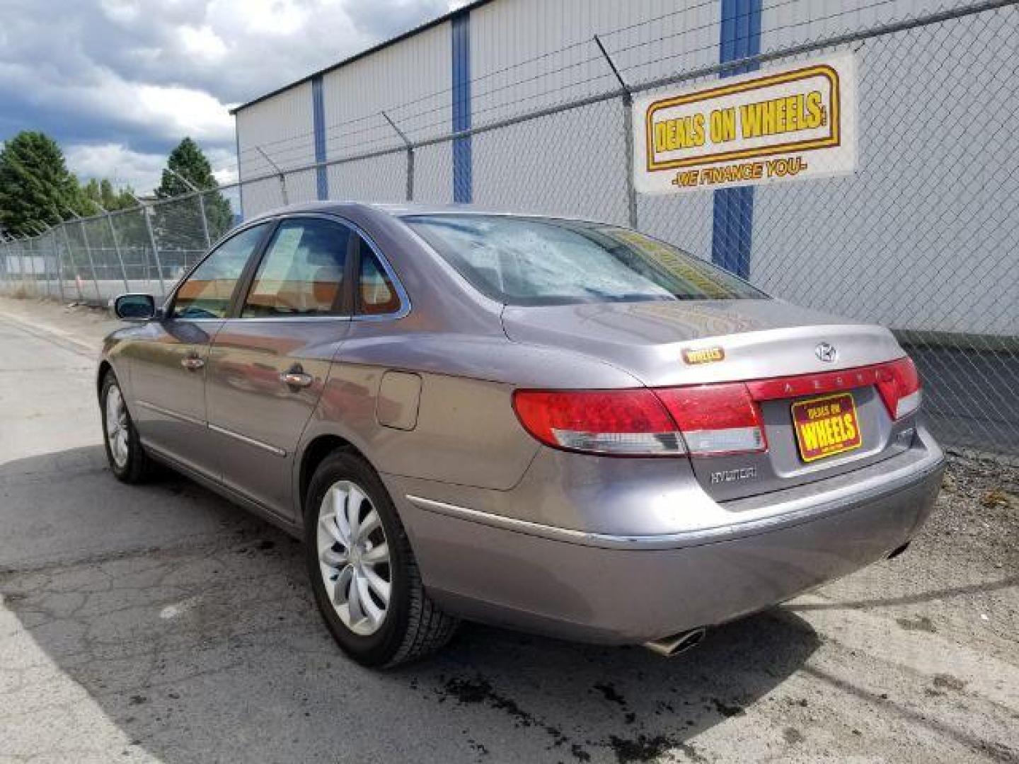 2007 Hyundai Azera Limited (KMHFC46F67A) with an 3.8L V6 DOHC 24V engine, 5-Speed Automatic transmission, located at 4047 Montana Ave., Billings, MT, 59101, 45.770847, -108.529800 - Photo#3