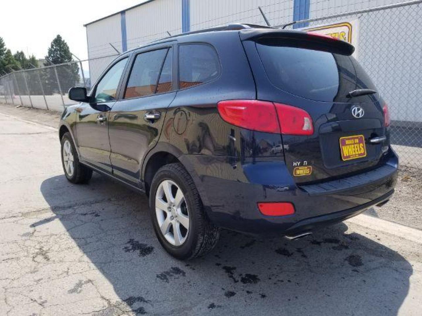 2007 Hyundai Santa Fe Limited AWD (5NMSH73E17H) with an 3.3L V6 DOHC 24V engine, 5-Speed Automatic transmission, located at 1800 West Broadway, Missoula, 59808, (406) 543-1986, 46.881348, -114.023628 - Photo#3