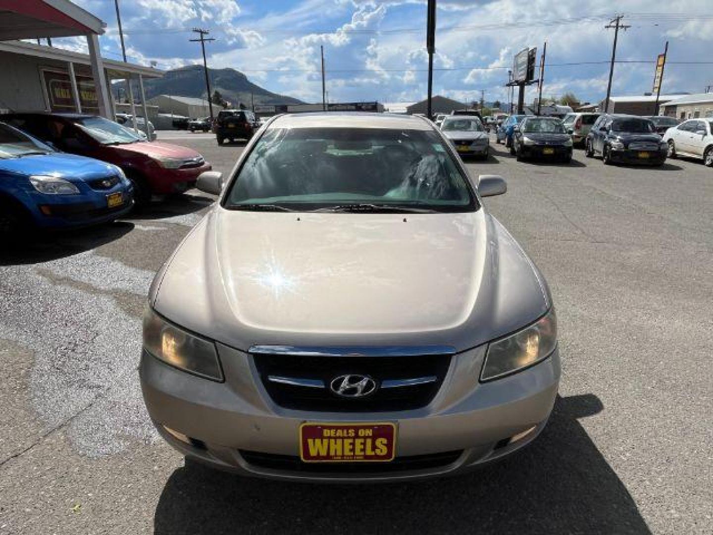 2007 Hyundai Sonata LTD XM (5NPEU46F87H) with an 3.3L V6 DOHC 24V engine, 5-Speed Automatic transmission, located at 1821 N Montana Ave., Helena, MT, 59601, (406) 422-1031, 0.000000, 0.000000 - Photo#1