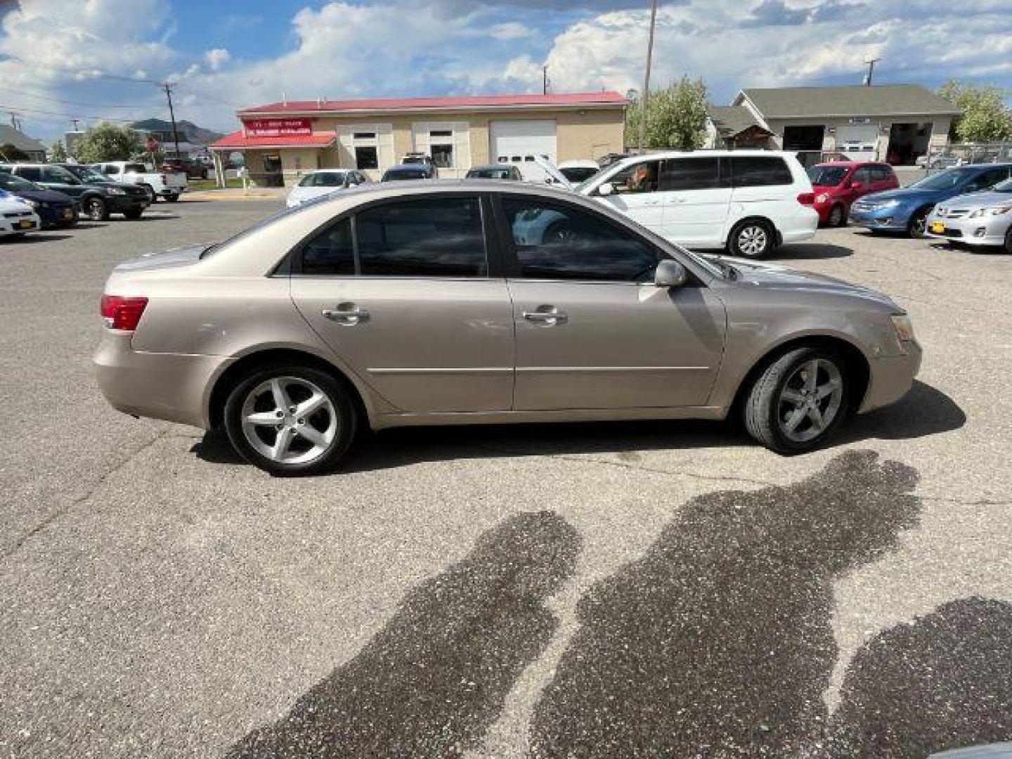 2007 Hyundai Sonata LTD XM (5NPEU46F87H) with an 3.3L V6 DOHC 24V engine, 5-Speed Automatic transmission, located at 1821 N Montana Ave., Helena, MT, 59601, (406) 422-1031, 0.000000, 0.000000 - Photo#3