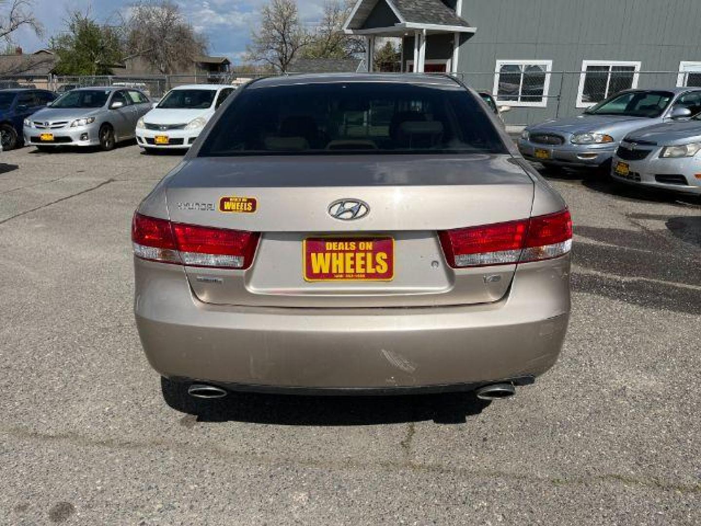 2007 Hyundai Sonata LTD XM (5NPEU46F87H) with an 3.3L V6 DOHC 24V engine, 5-Speed Automatic transmission, located at 1821 N Montana Ave., Helena, MT, 59601, (406) 422-1031, 0.000000, 0.000000 - Photo#4