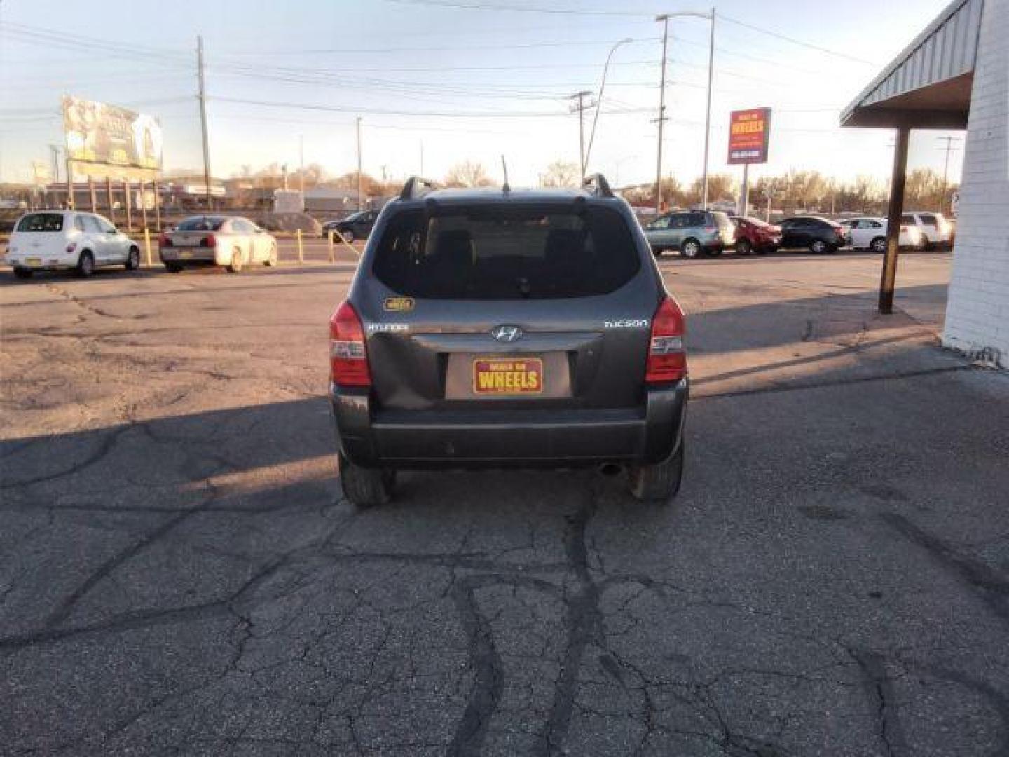 2007 Hyundai Tucson GLS 2.0 2WD (KM8JM12B67U) with an 2.0L L4 DOHC 16V engine, located at 4047 Montana Ave., Billings, MT, 59101, 45.770847, -108.529800 - Photo#5