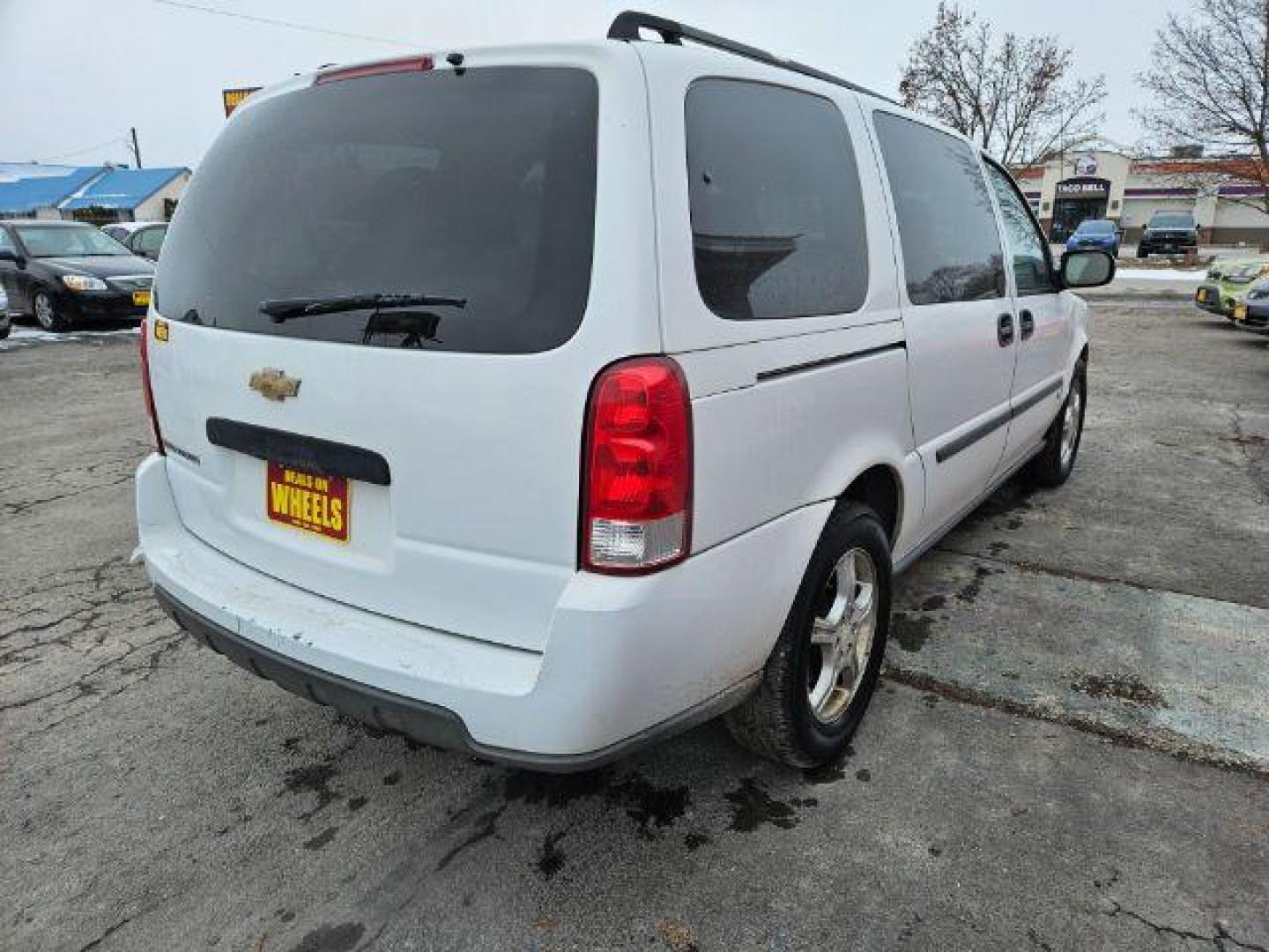 2008 Chevrolet Uplander LS Ext. 1LS (1GNDV23108D) with an 3.9L V6 DOHC 24V engine, 4-Speed Automatic transmission, located at 601 E. Idaho St., Kalispell, MT, 59901, 0.000000, 0.000000 - Photo#4